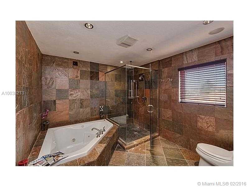 27 28 52 42 KEYSTONE ISLA - Residential