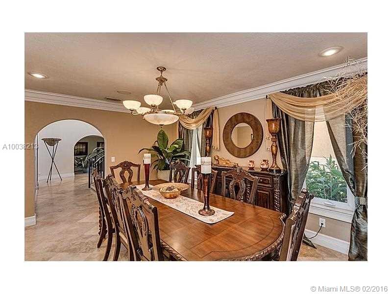 27 28 52 42 KEYSTONE ISLA - Residential