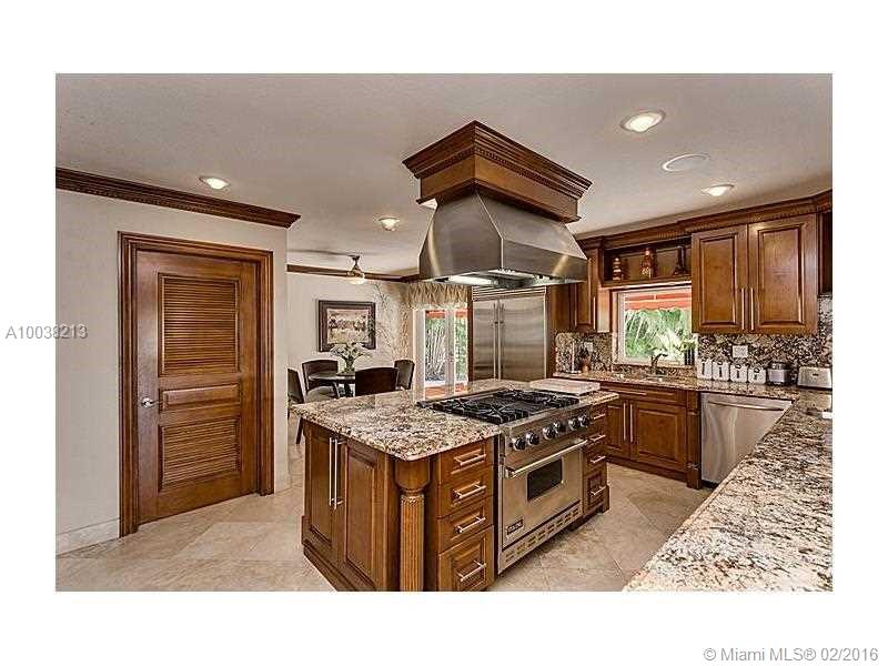 27 28 52 42 KEYSTONE ISLA - Residential