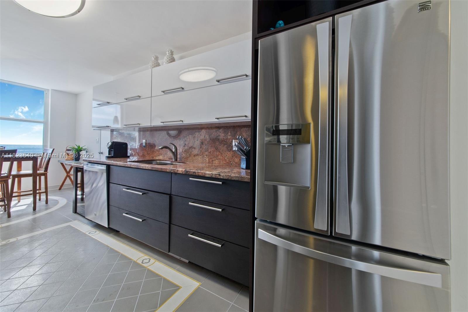 AQUARIUS CONDO - Residential
