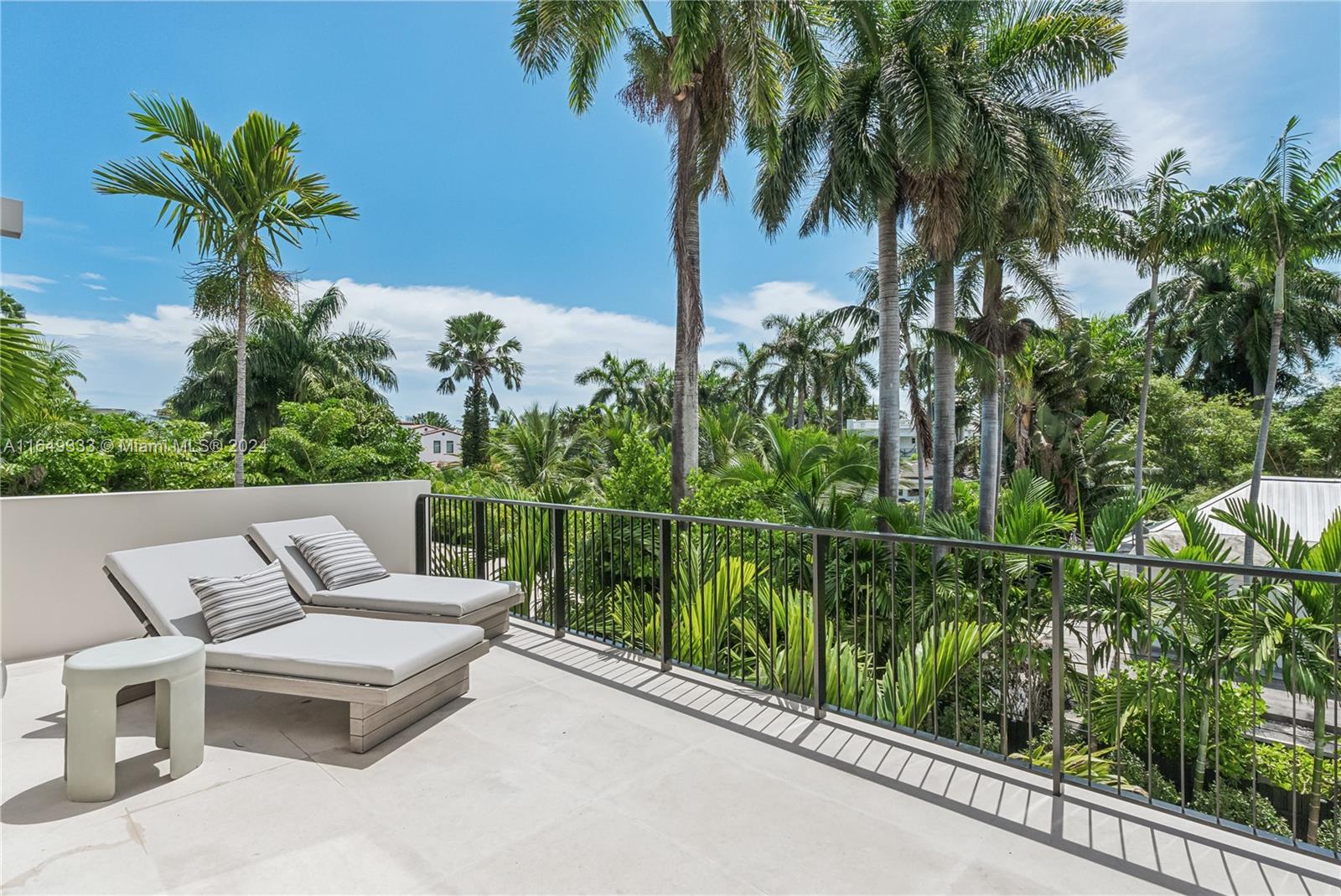 SAN MARINO ISLAND - Residential