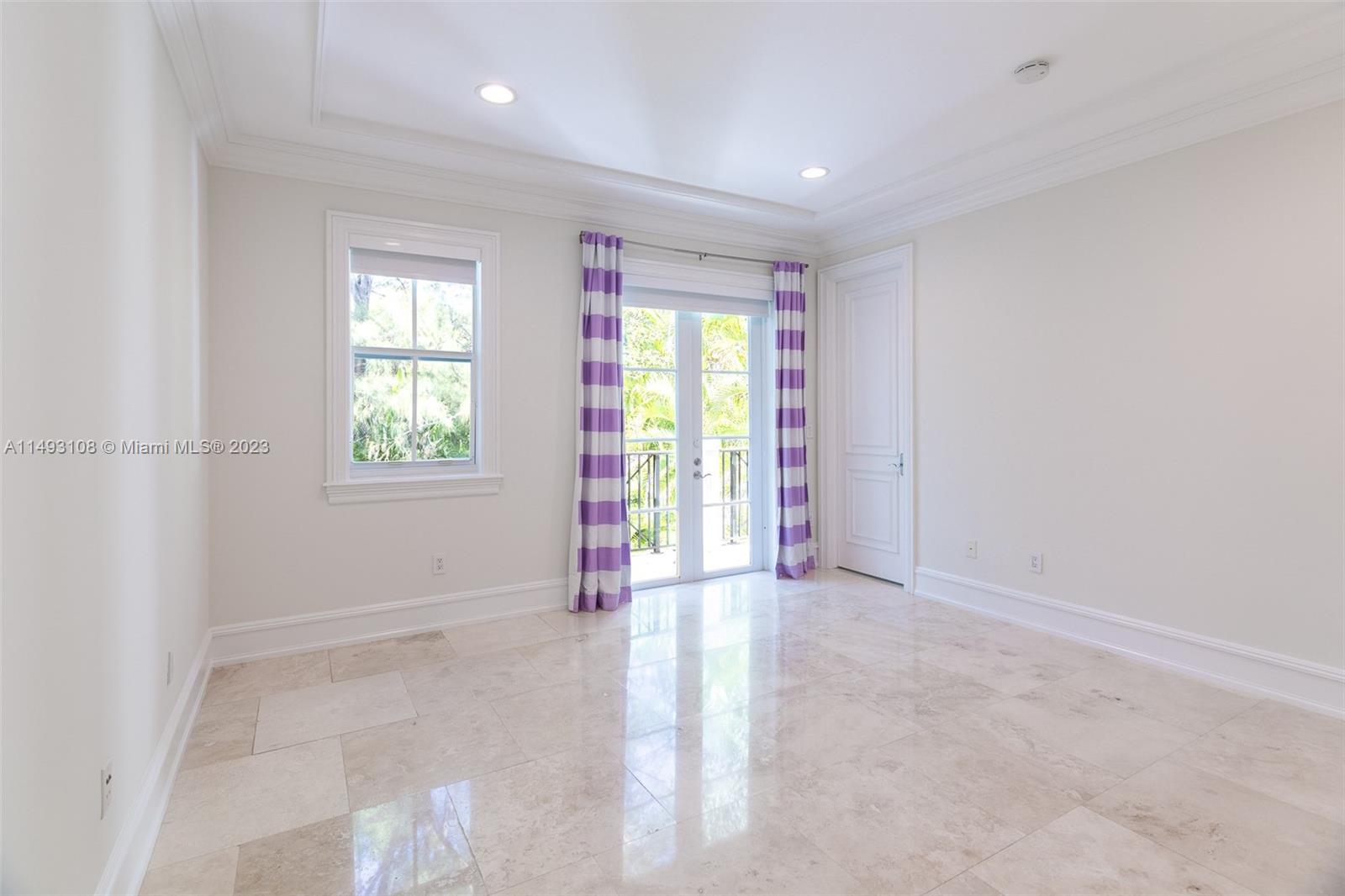 UNIVERSITY PLACE - Residential
