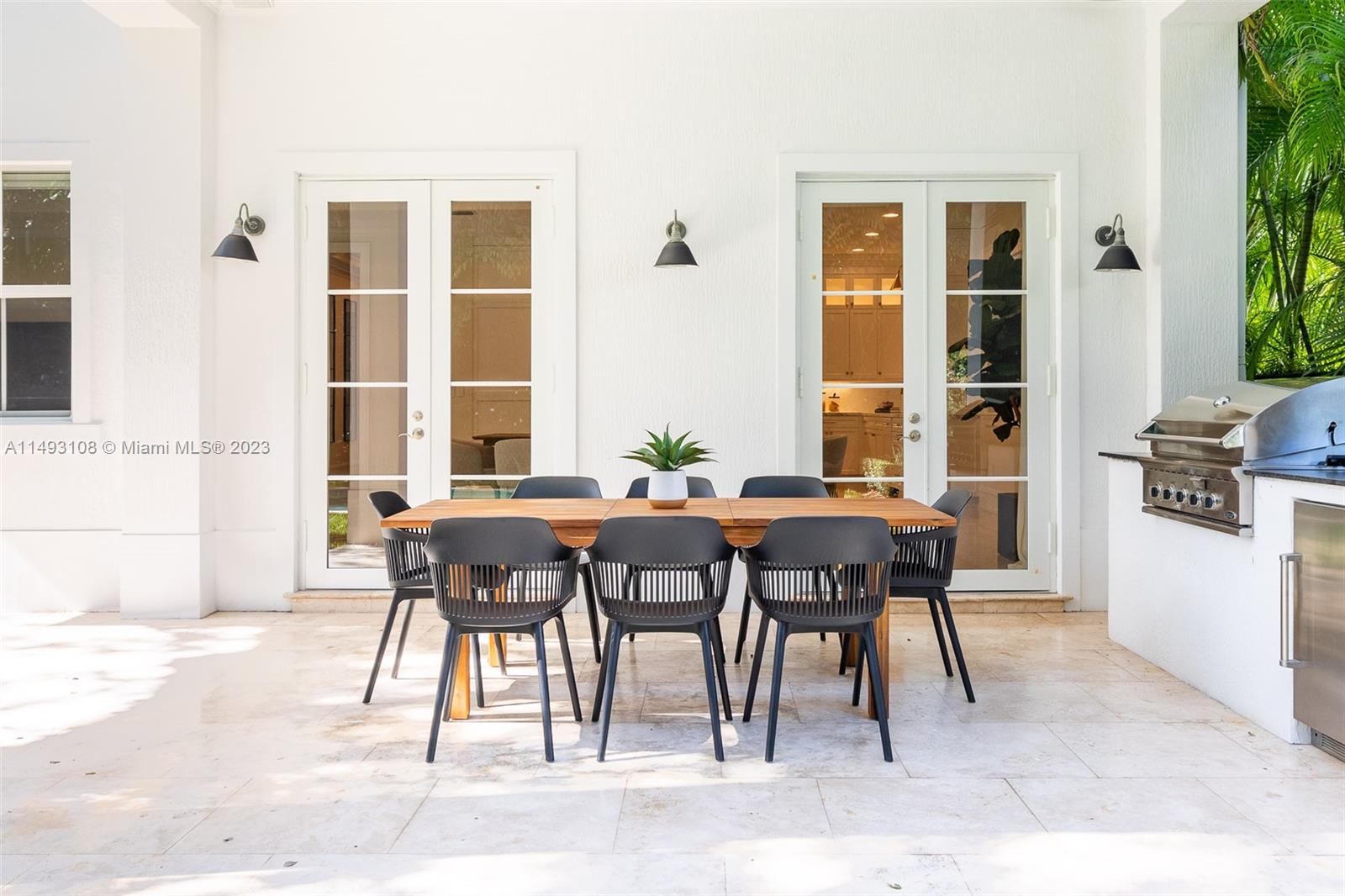 UNIVERSITY PLACE - Residential