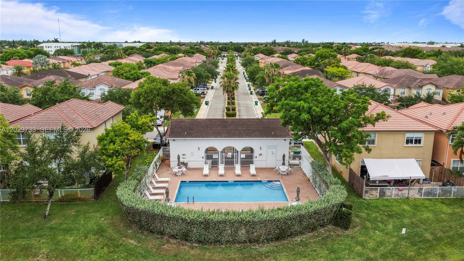 ISLANDS AT DORAL TOWNHOME - Residential
