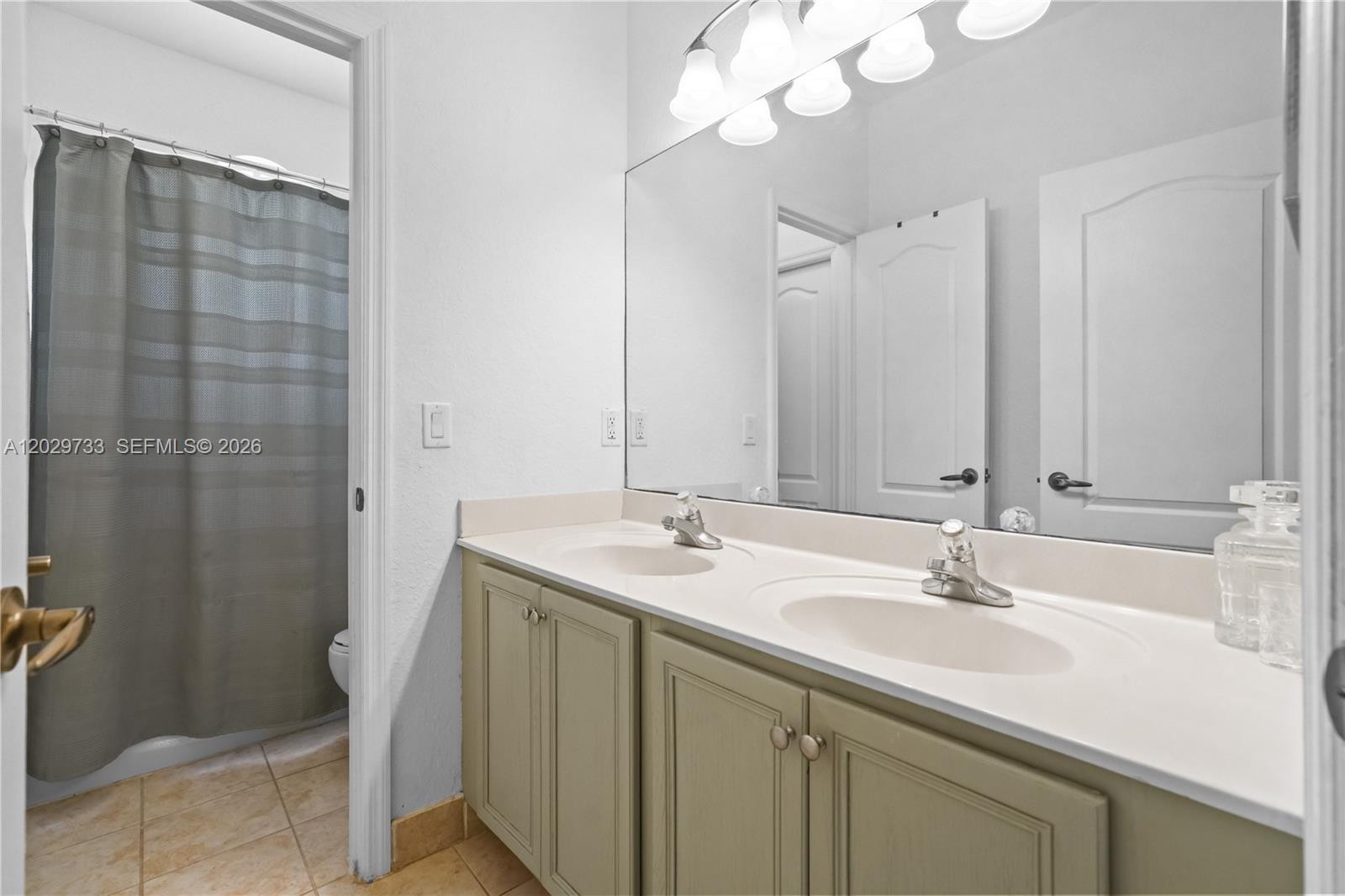 ISLANDS AT DORAL TOWNHOME - Residential
