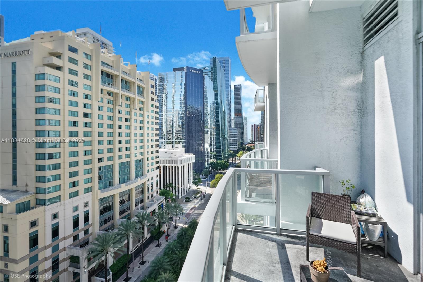 Bright and spacious 1/1 condo in the heart of Brickell. Located on the 12th floor, this unit features soaring ceilings, wood floors, ample closets, in unit washer and dryer, plus a large
balcony with sweeping views of Brickell Avenue. Enjoy luxury amenities at 1060 Brickell including a sunlit pool deck, state-of-the-art fitness center, business lounge, golf simulator,
and social areas. Building offers 24-hour concierge, valet, security, and multiple entry/exit points for easy access. Walk to Brickell’s top restaurants, shops, and nightlife from this
prime location. Includes one assigned parking space