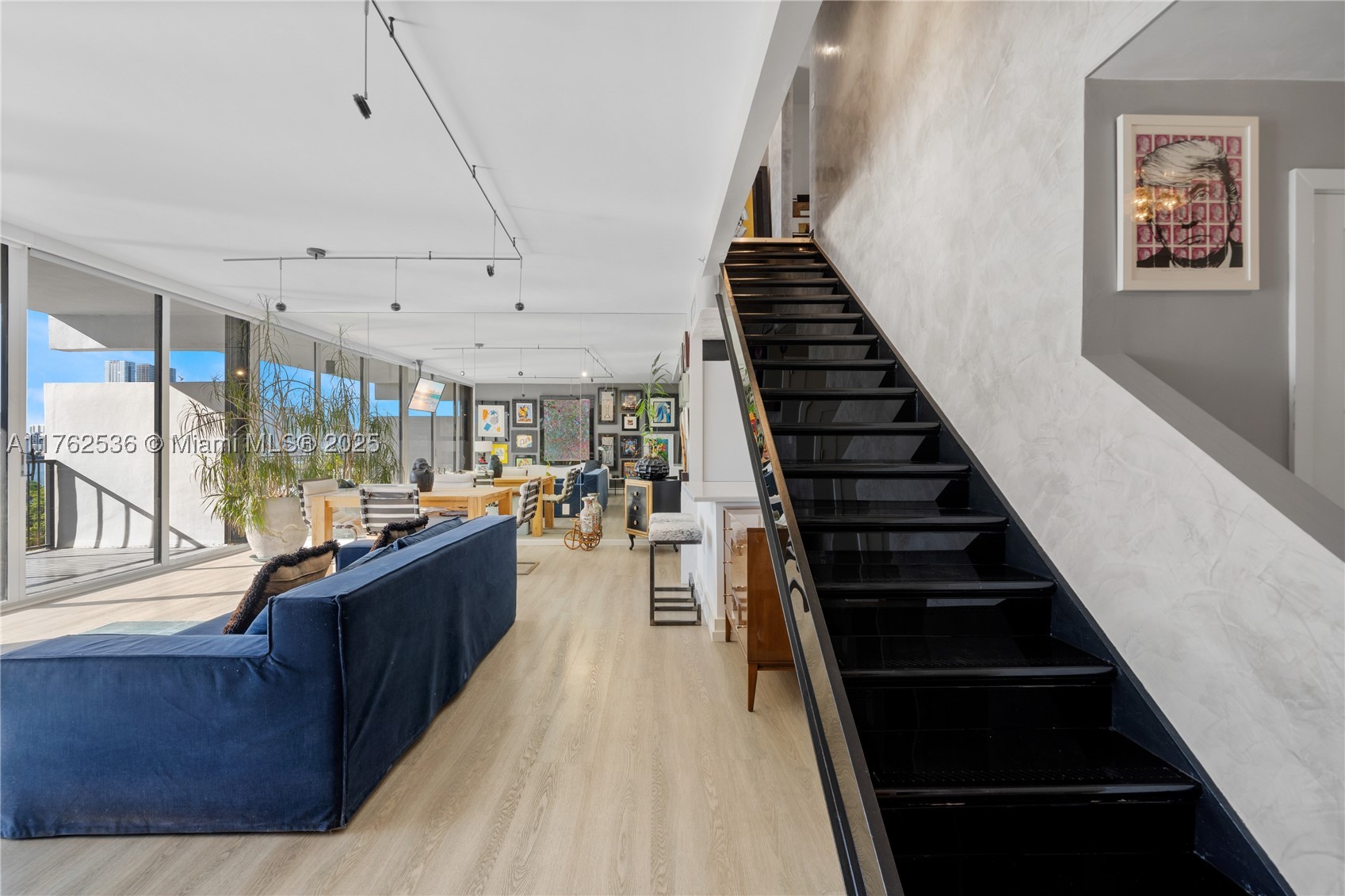 ONE THOUSAND VENETIAN WAY - Residential