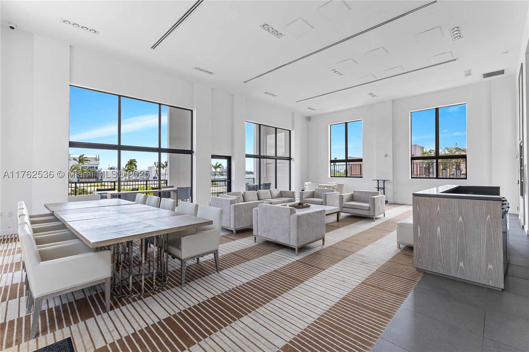 ONE THOUSAND VENETIAN WAY - Residential