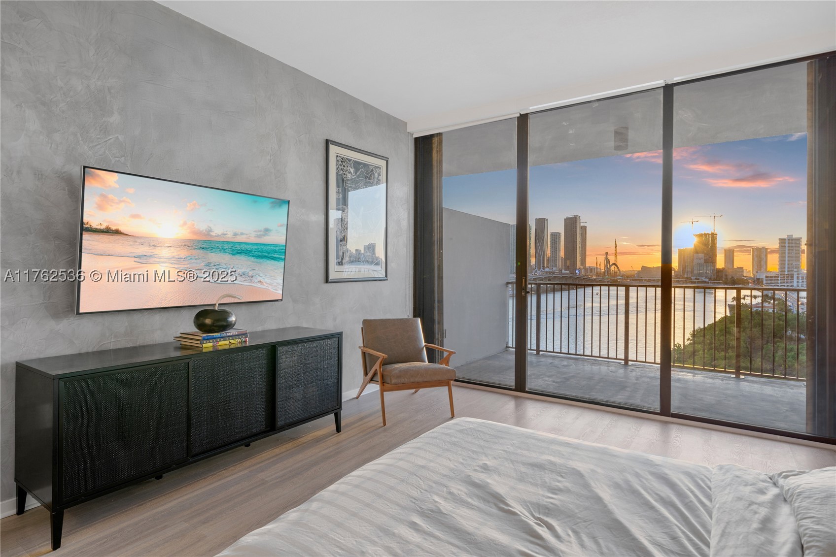 ONE THOUSAND VENETIAN WAY - Residential