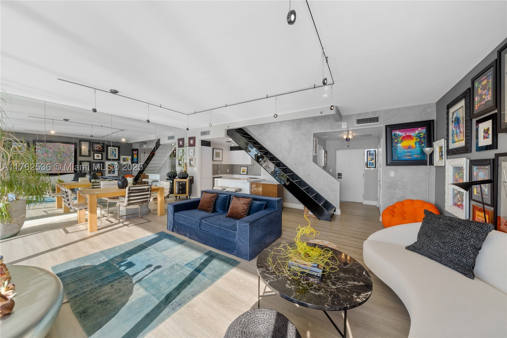 ONE THOUSAND VENETIAN WAY - Residential