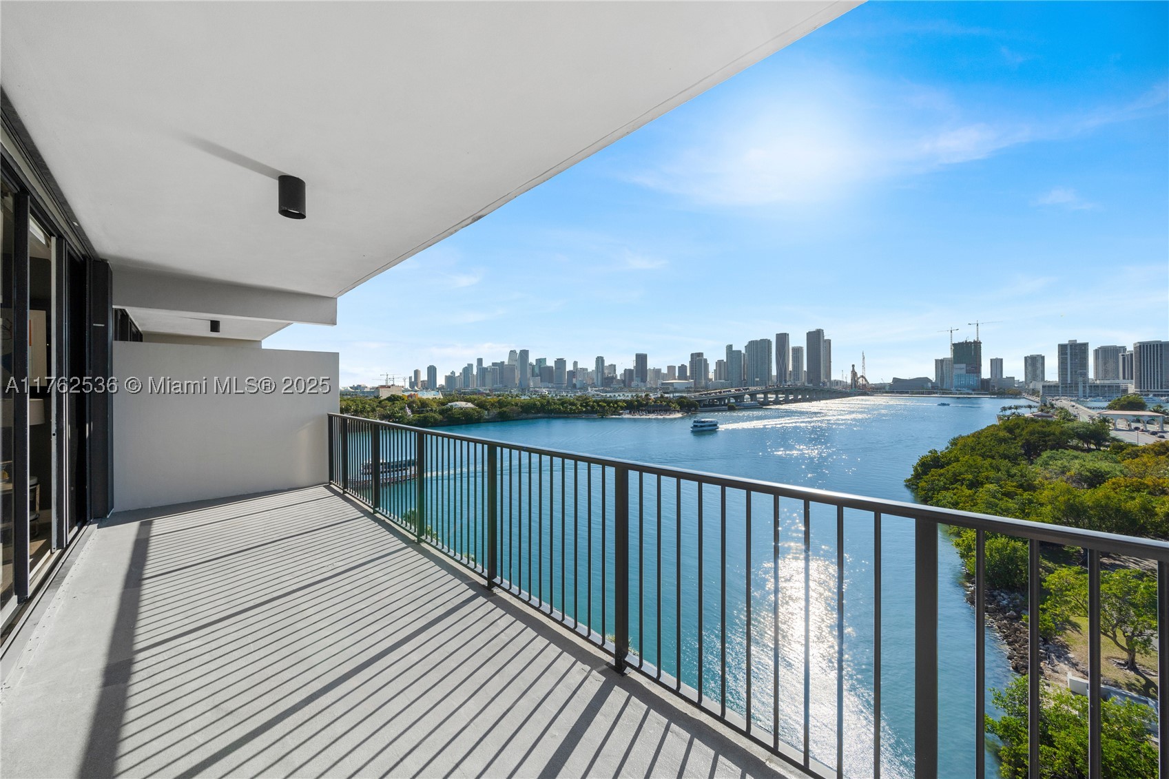 ONE THOUSAND VENETIAN WAY - Residential