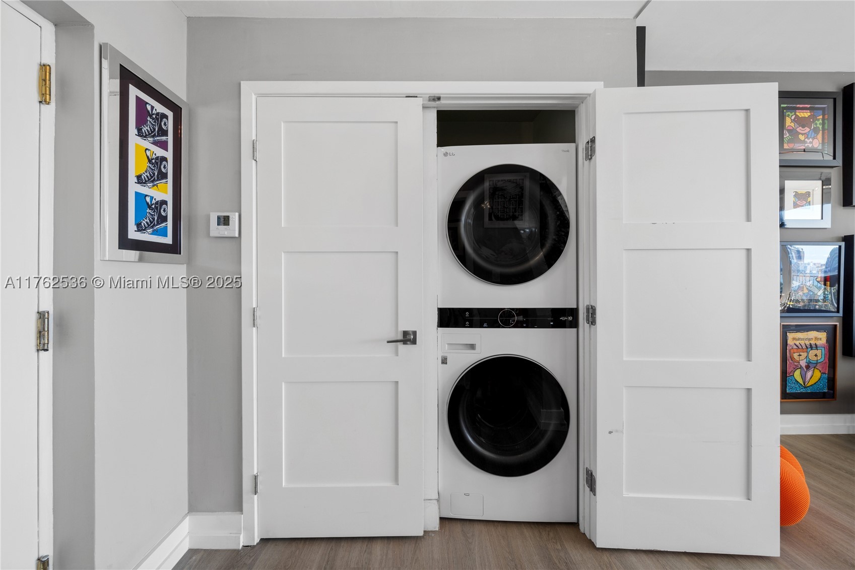ONE THOUSAND VENETIAN WAY - Residential
