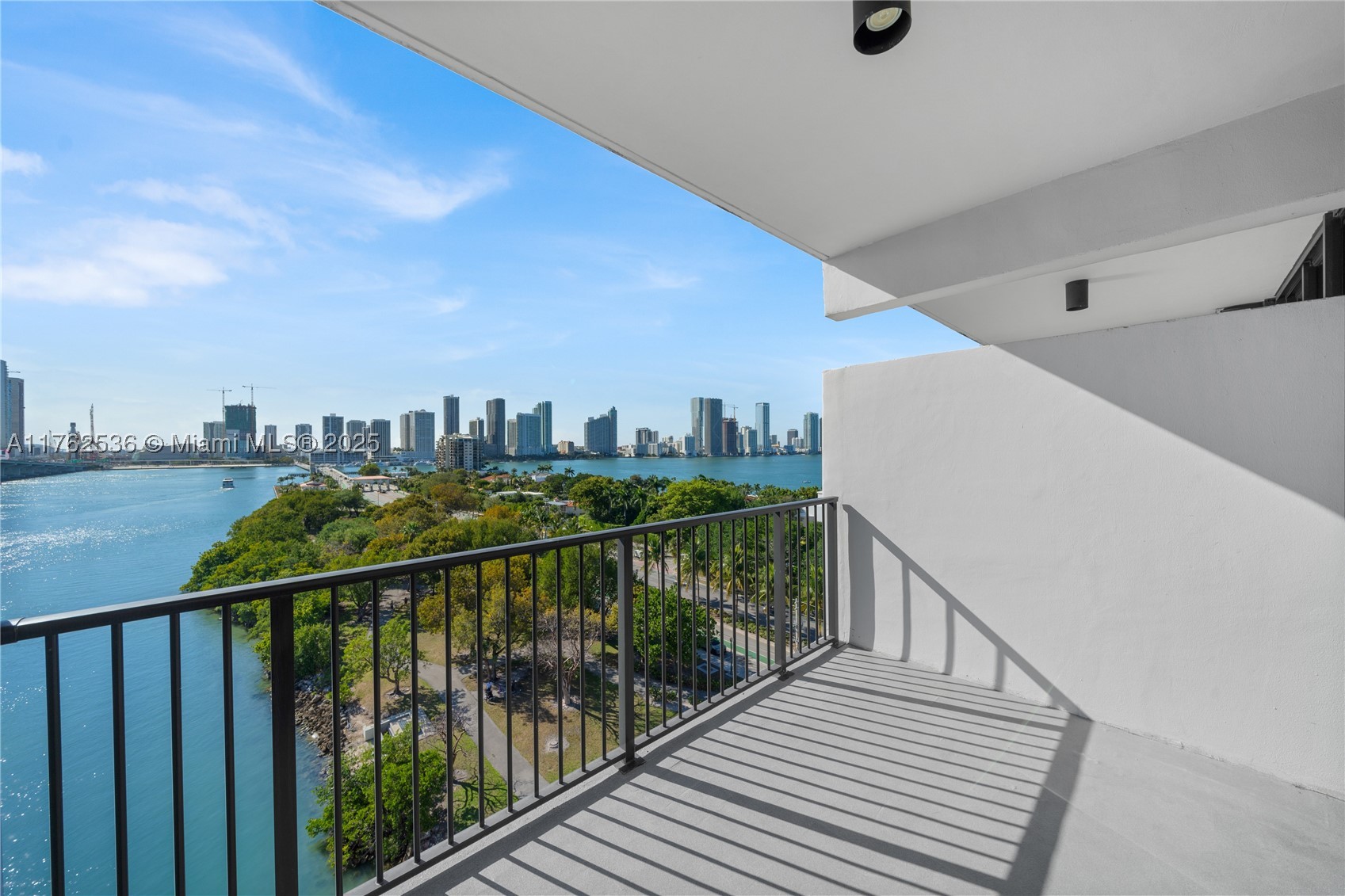 ONE THOUSAND VENETIAN WAY - Residential