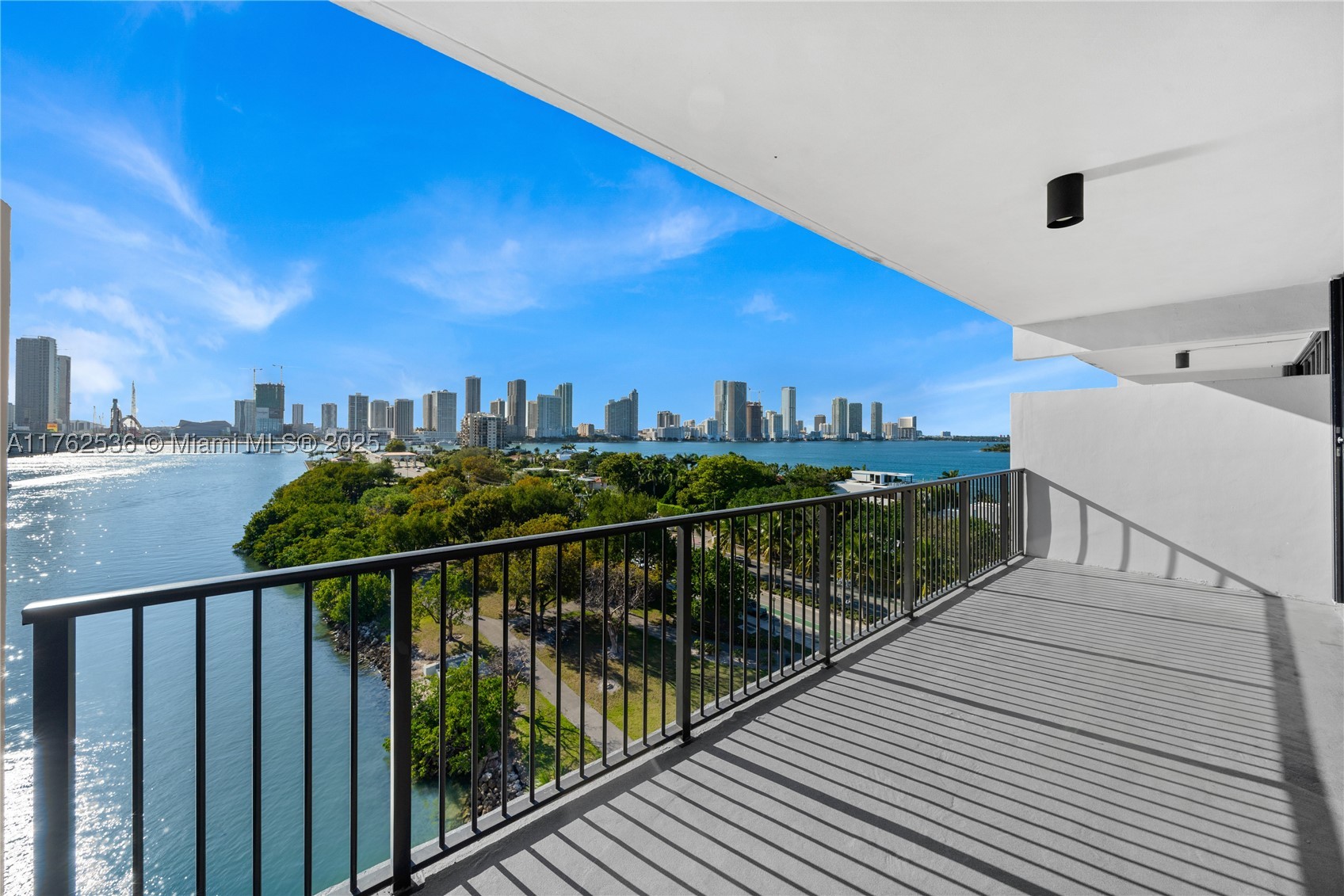 ONE THOUSAND VENETIAN WAY - Residential