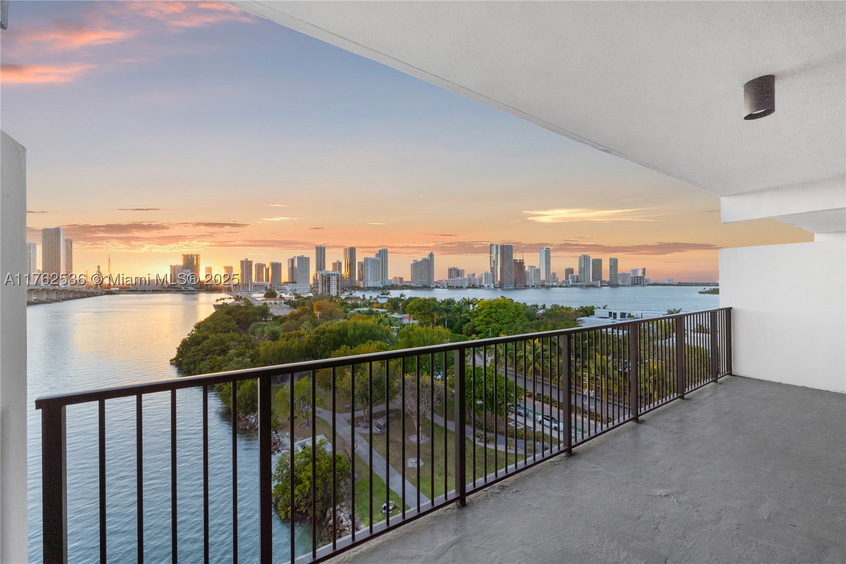 ONE THOUSAND VENETIAN WAY - Residential