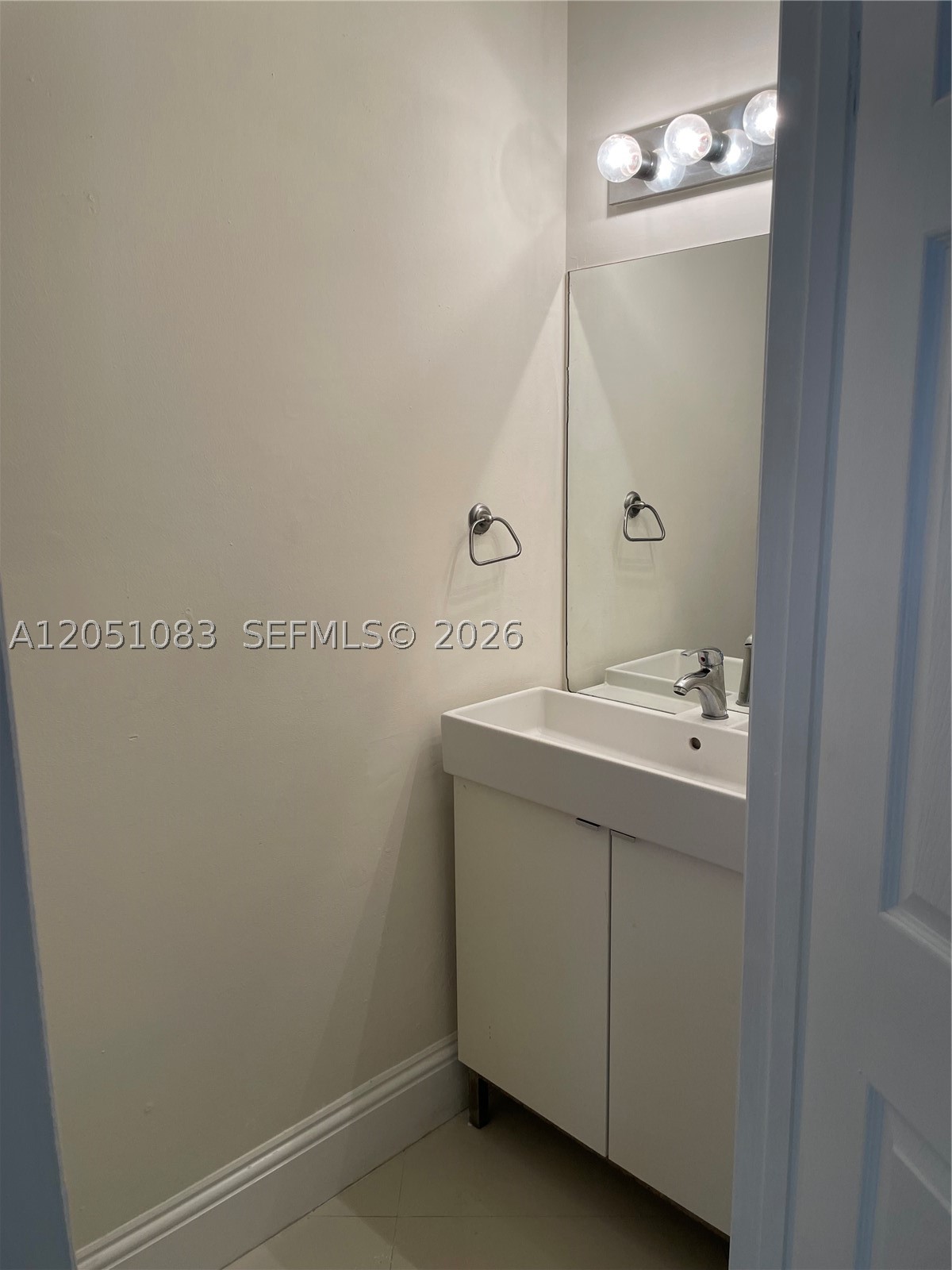 PALMS OF PEMBROKE CONDO - Residential Lease