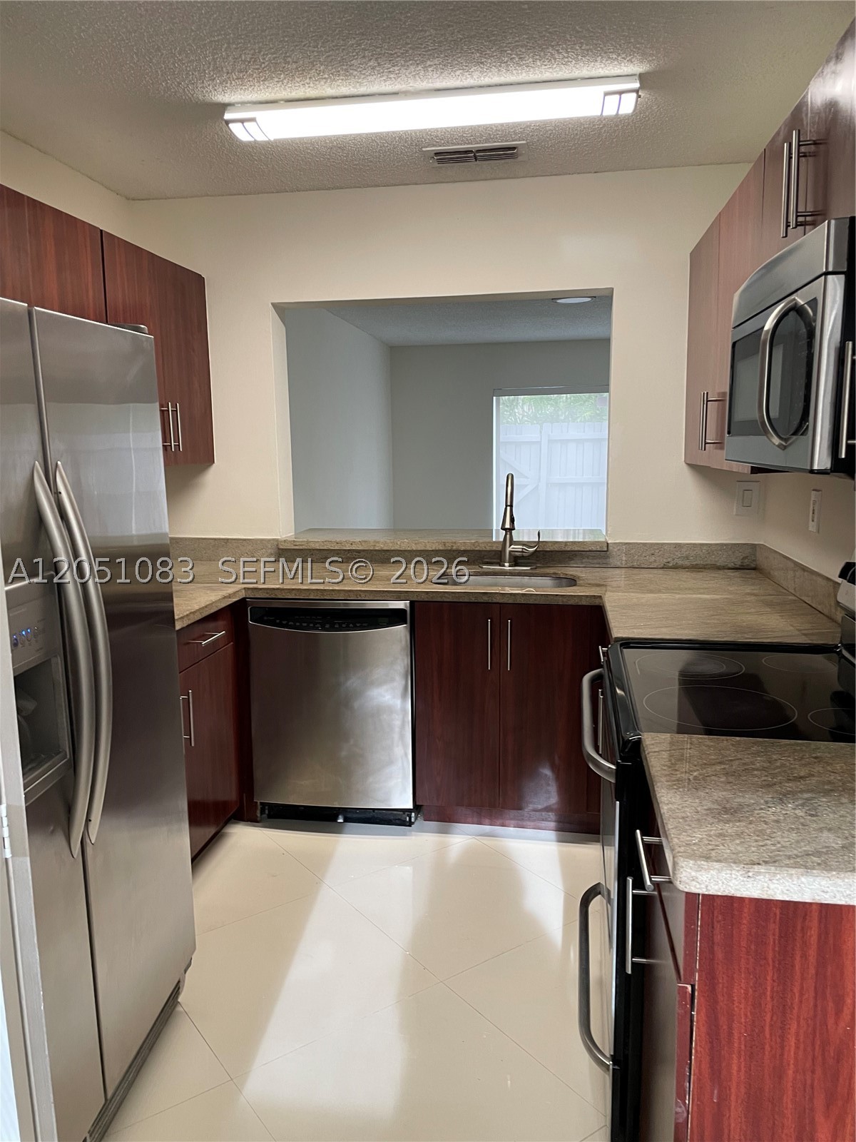 PALMS OF PEMBROKE CONDO - Residential Lease
