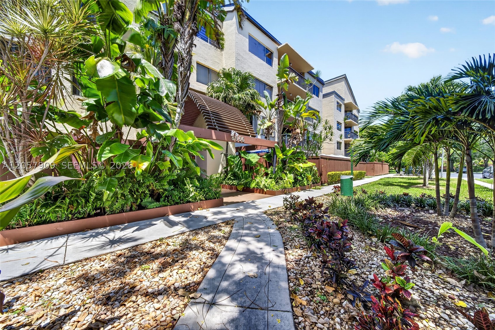 SEC 48 ATRIUMS AT SNAPPER - Residential