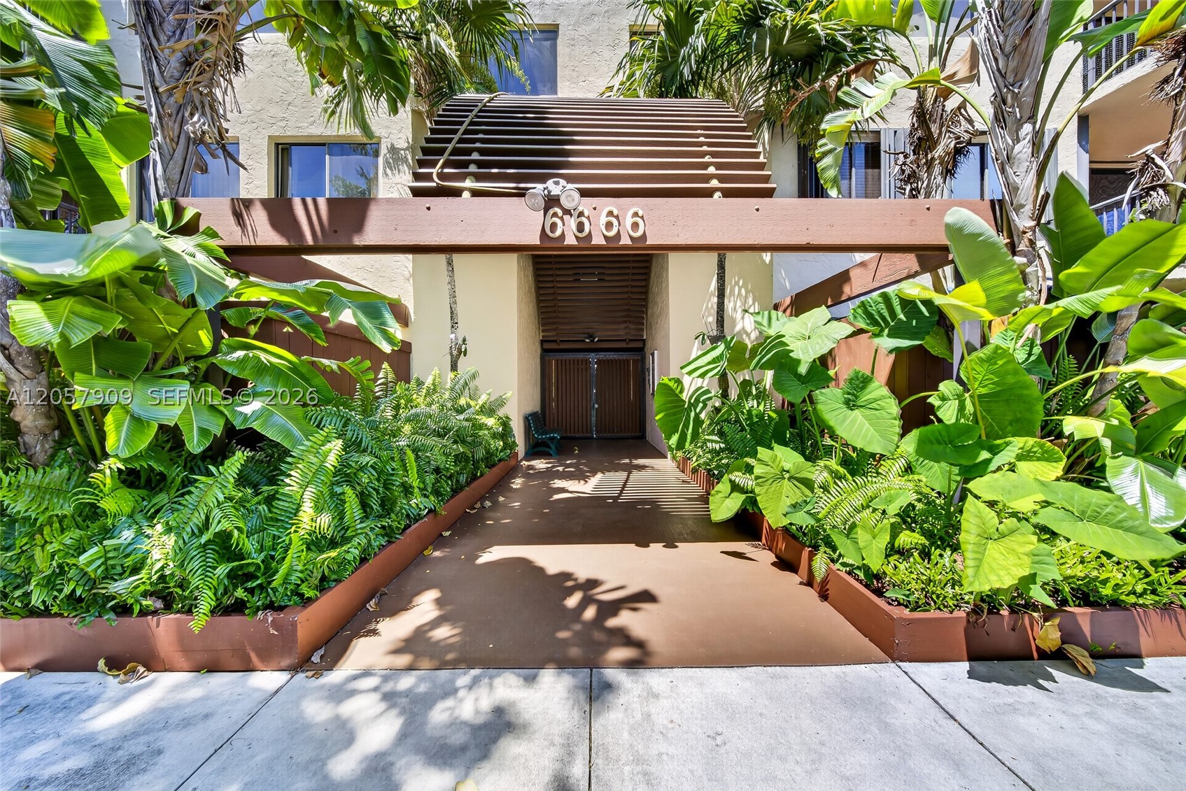 SEC 48 ATRIUMS AT SNAPPER - Residential