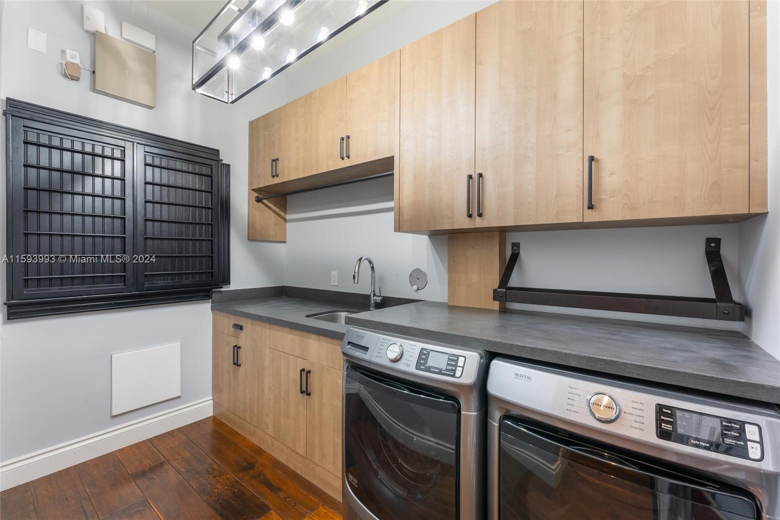 HELMS COUNTRY ESTATES RE- - Residential