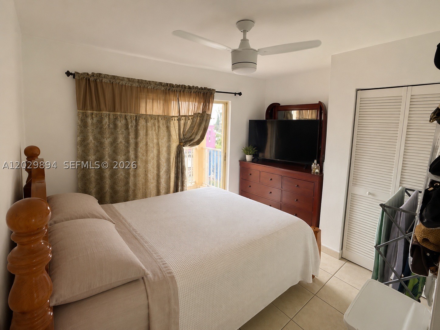 W & C CONDO - Residential