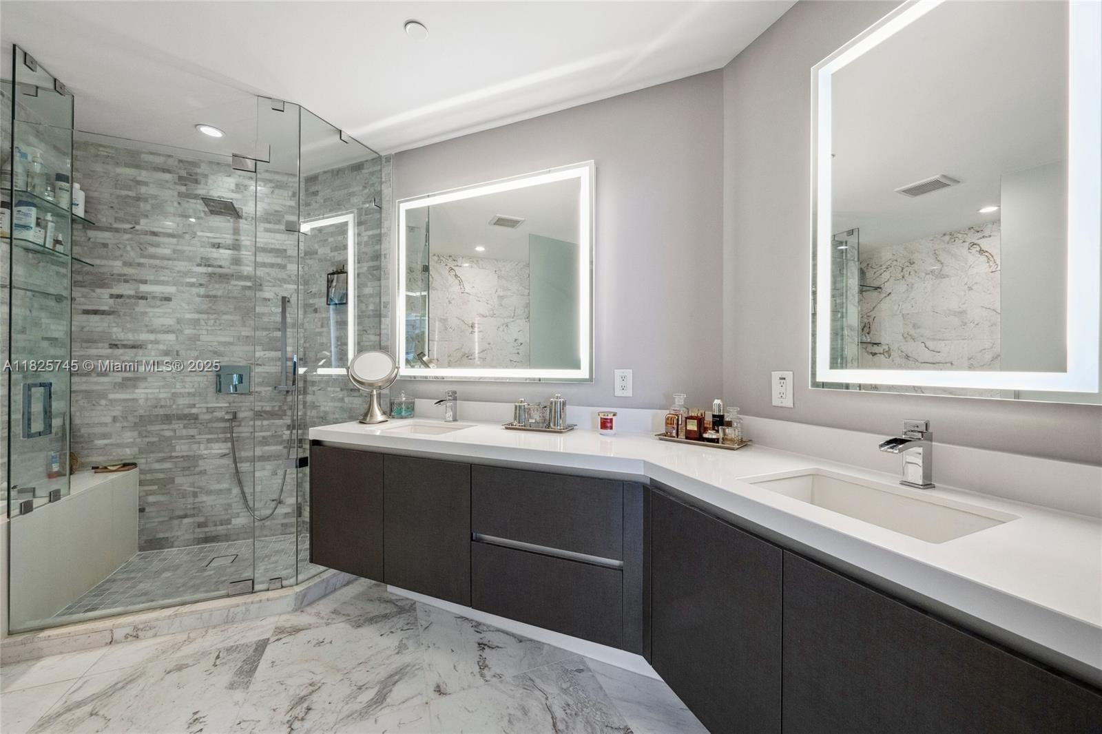 PARAMOUNT MIAMI WORLDCENT - Residential Lease