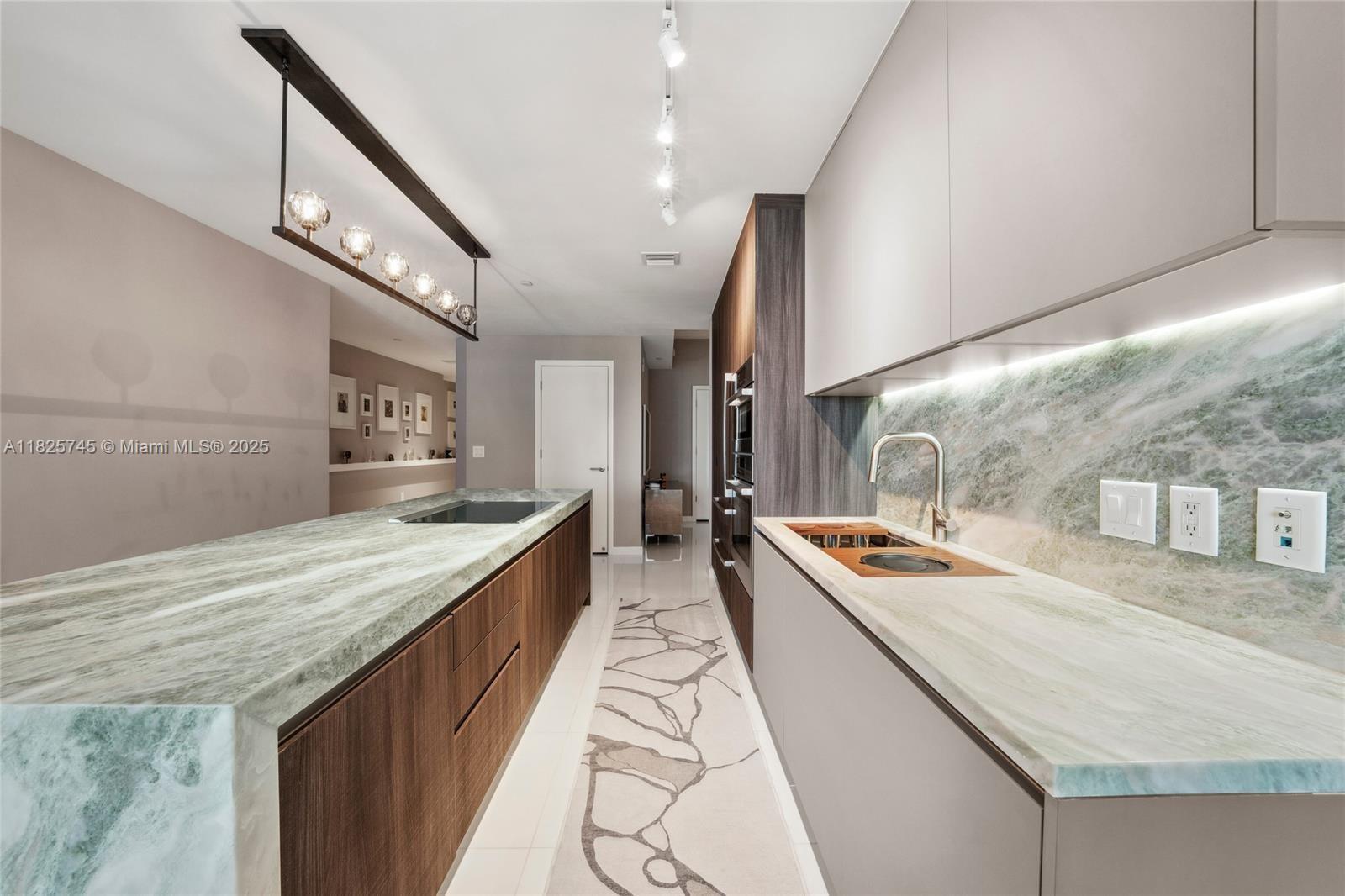 PARAMOUNT MIAMI WORLDCENT - Residential Lease