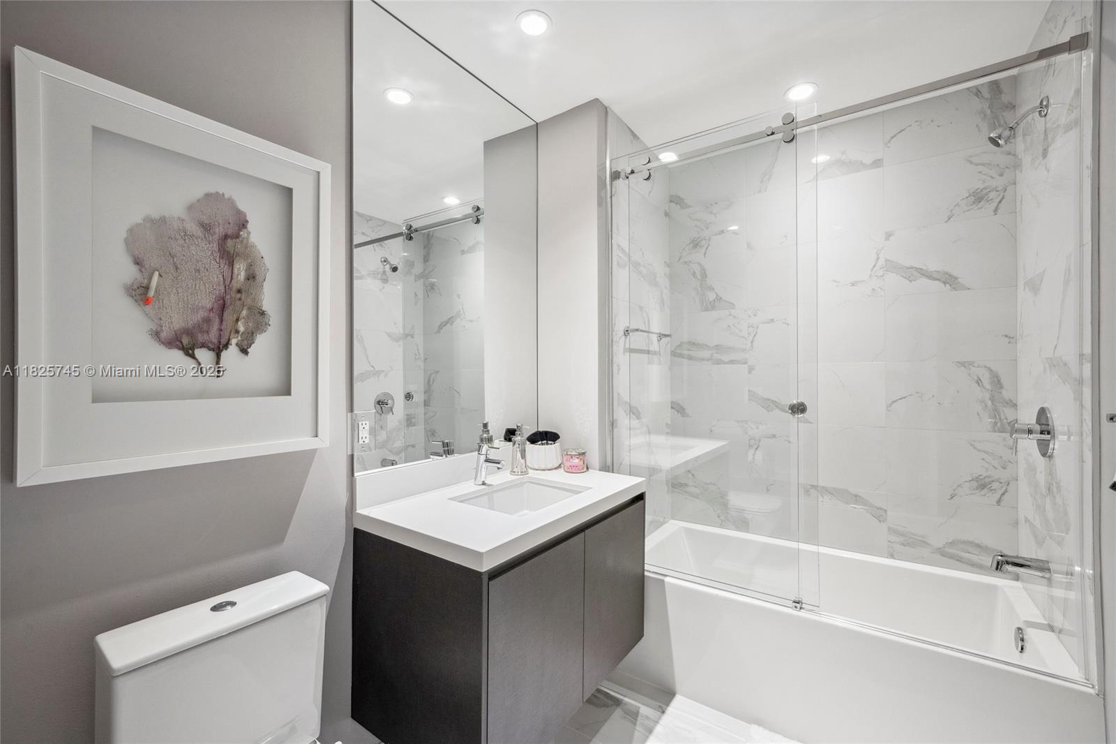 PARAMOUNT MIAMI WORLDCENT - Residential Lease
