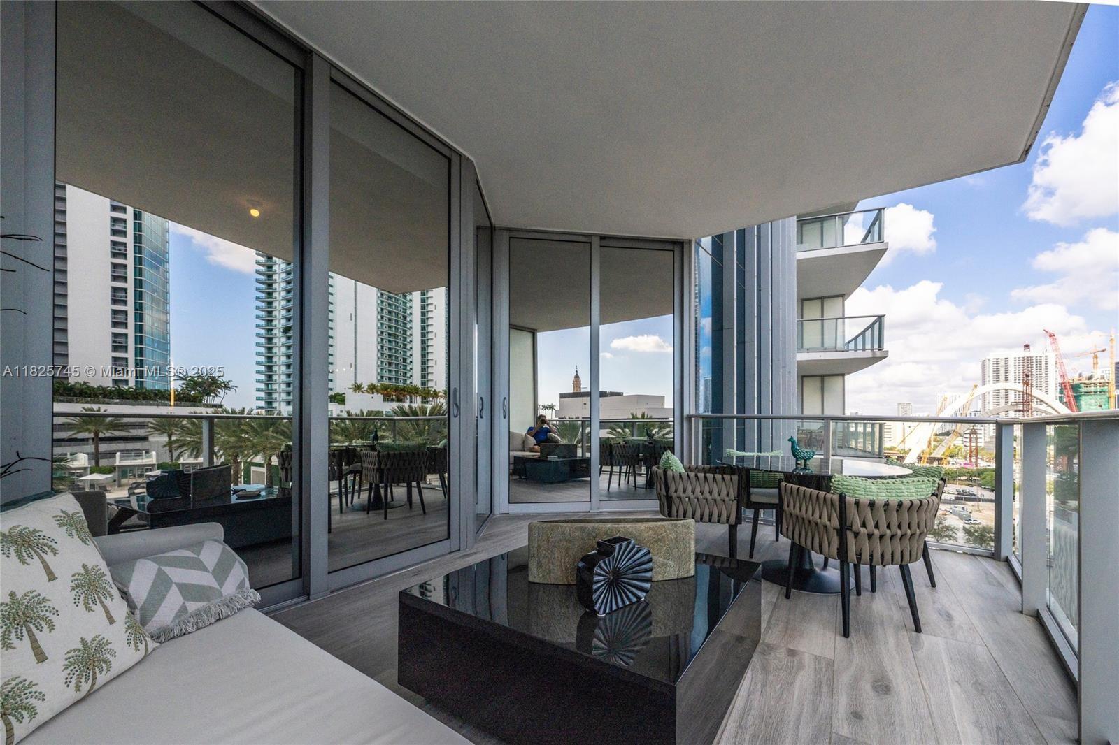 PARAMOUNT MIAMI WORLDCENT - Residential Lease