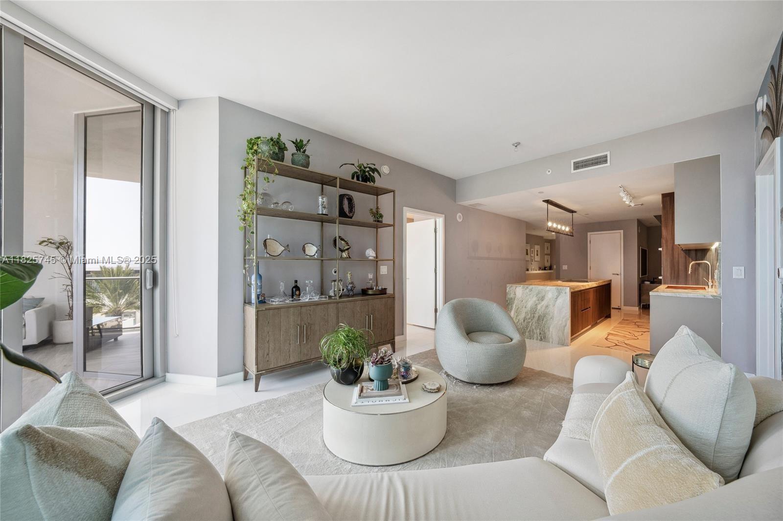 PARAMOUNT MIAMI WORLDCENT - Residential Lease