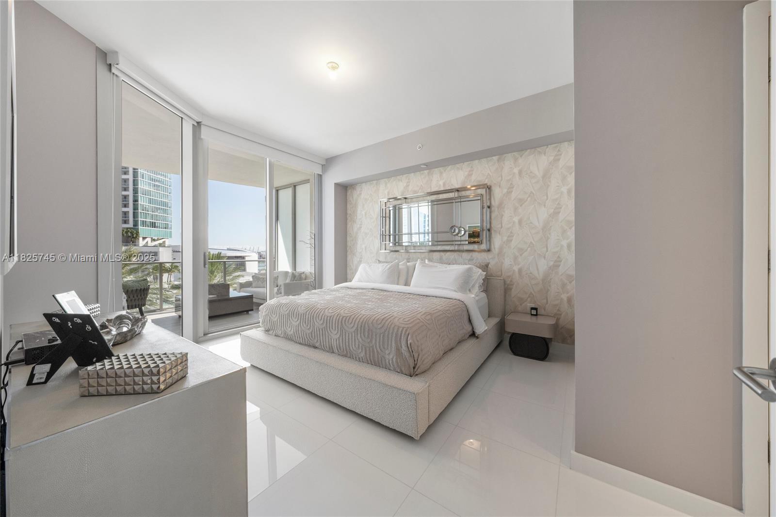 PARAMOUNT MIAMI WORLDCENT - Residential Lease