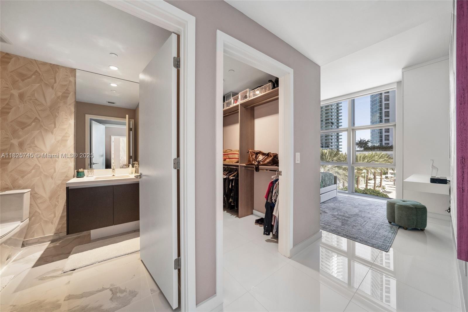 PARAMOUNT MIAMI WORLDCENT - Residential Lease