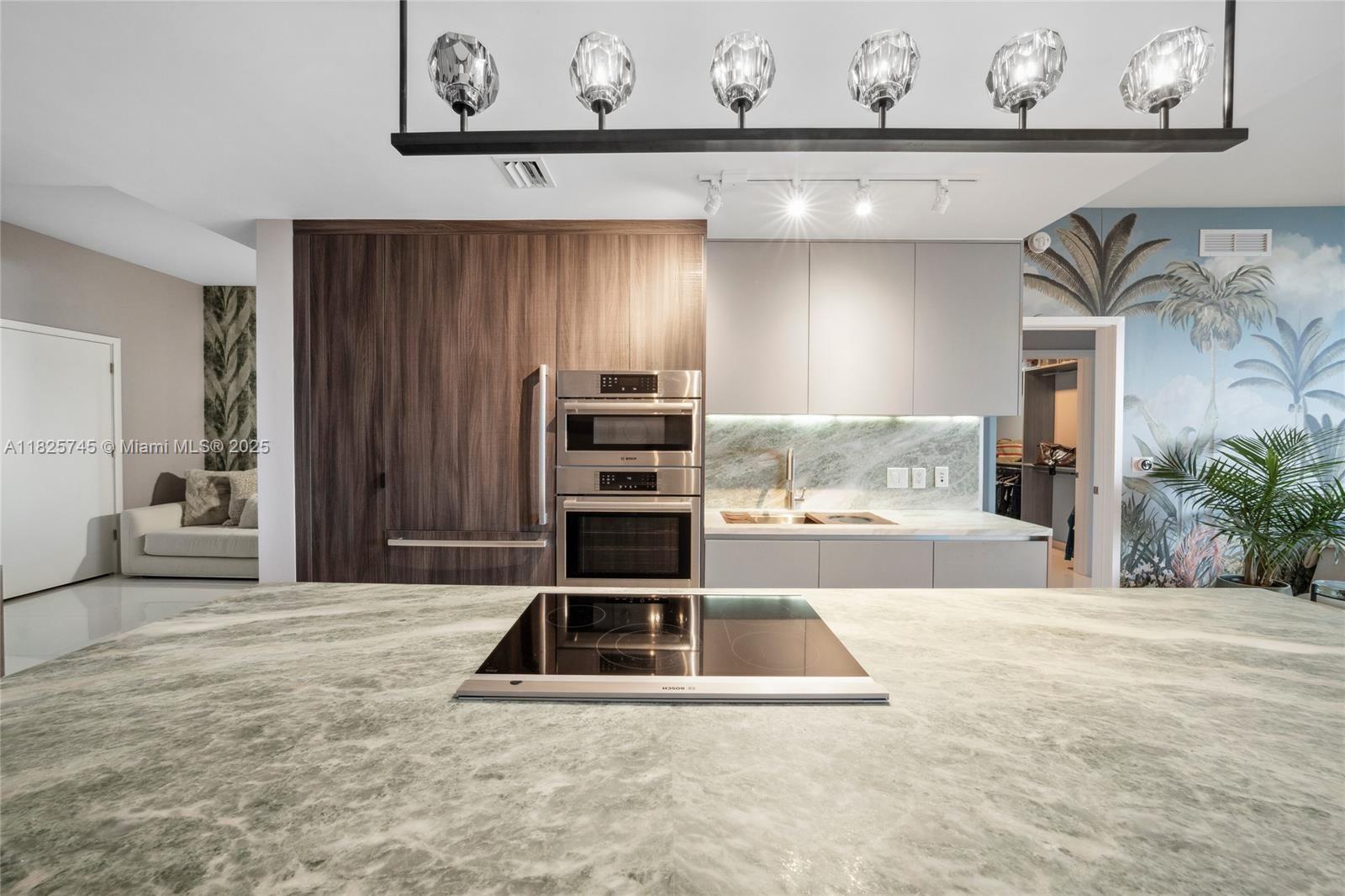 PARAMOUNT MIAMI WORLDCENT - Residential Lease