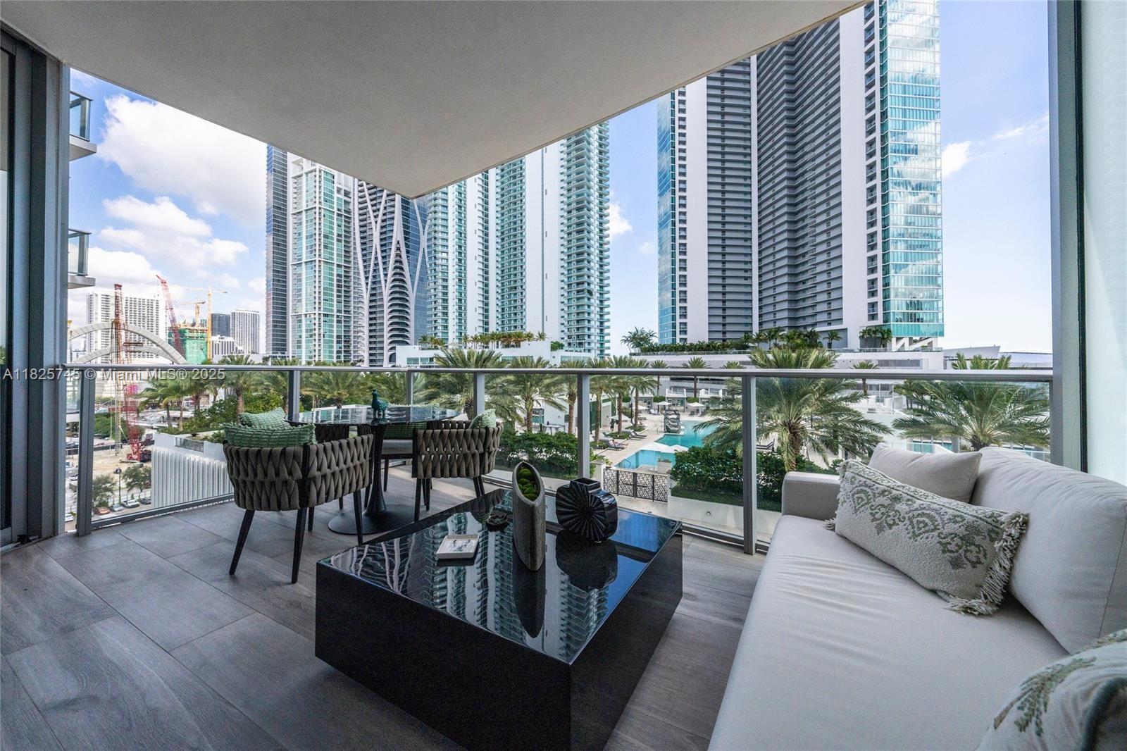 PARAMOUNT MIAMI WORLDCENT - Residential Lease