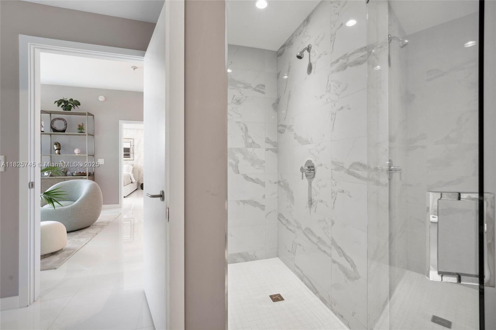 PARAMOUNT MIAMI WORLDCENT - Residential Lease