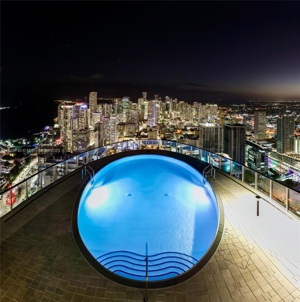 PARAMOUNT MIAMI WORLDCENT - Residential Lease
