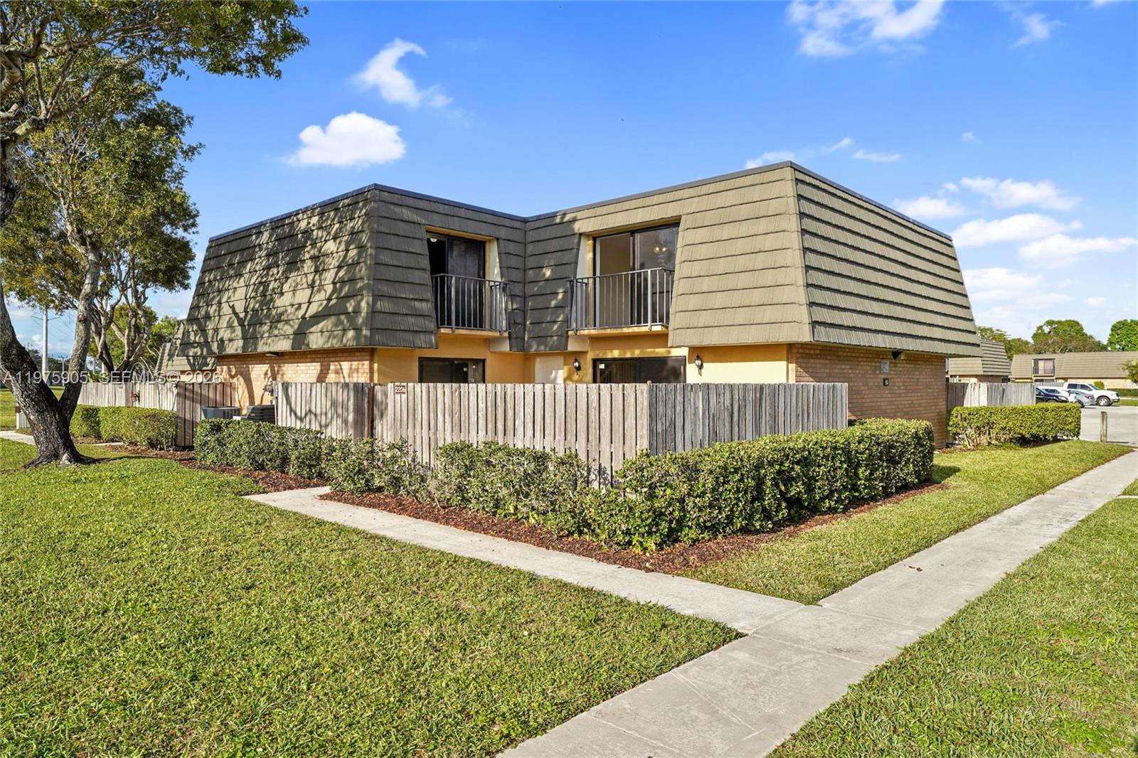 2BR/2.5BA townhouse with 1,236 sq ft in Village of Sandalwood Lakes.

Features stainless steel appliances, HVAC system (less than 5 years old), tile flooring in main living areas, and carpeted bedrooms. Both upstairs bedrooms offer private balconies overlooking a fenced courtyard.

Includes 2 assigned parking spaces. Rentals allowed and pets welcome. Community amenities include pool and tennis courts.