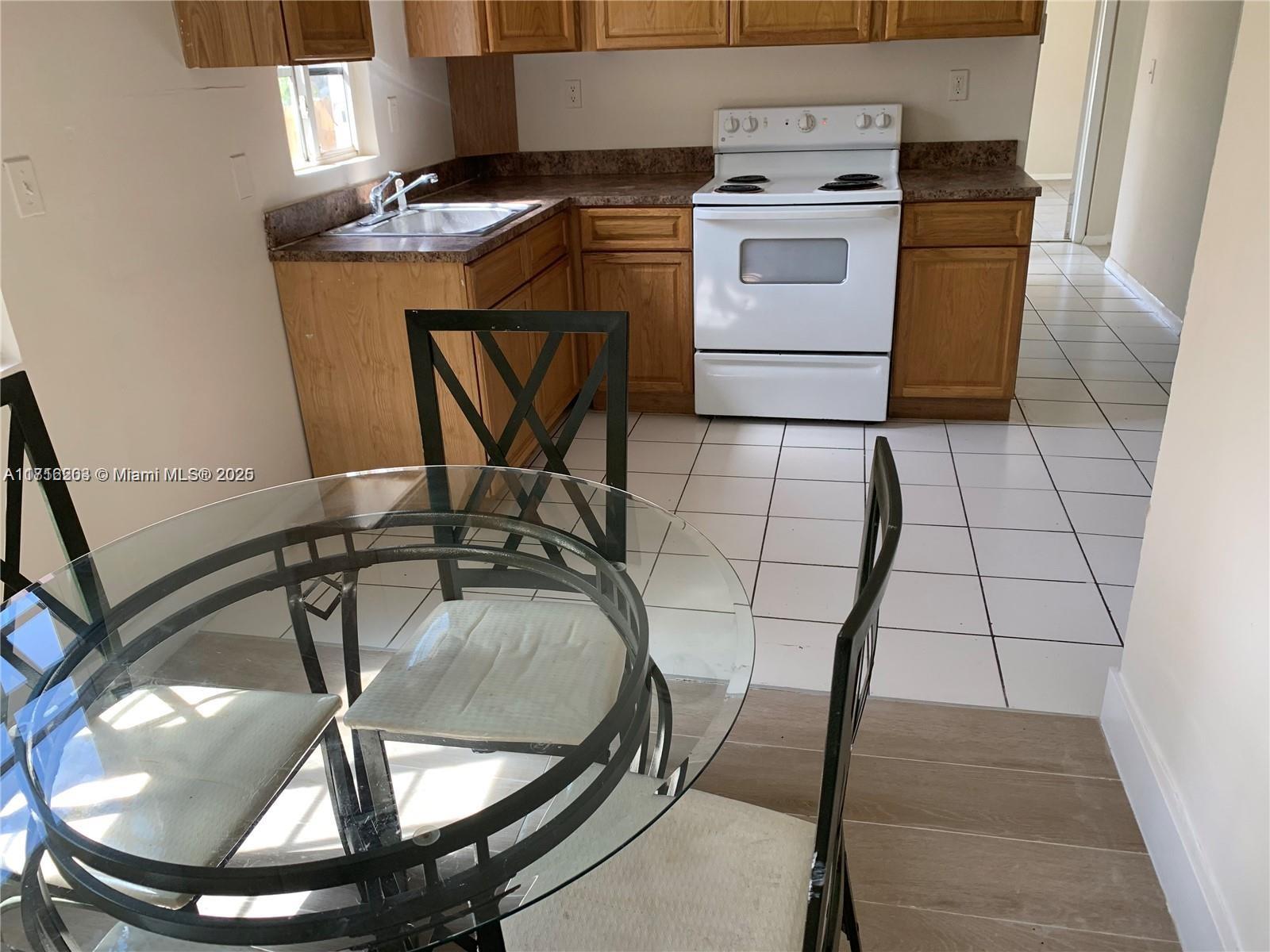 ROYAL PALM GARDENS - Residential