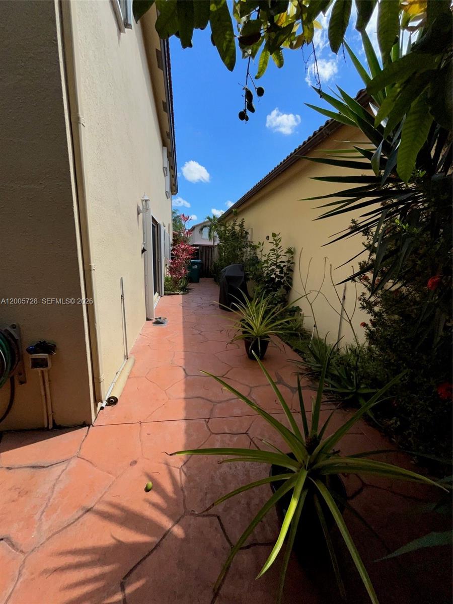 DORAL LANDINGS EAST - Residential