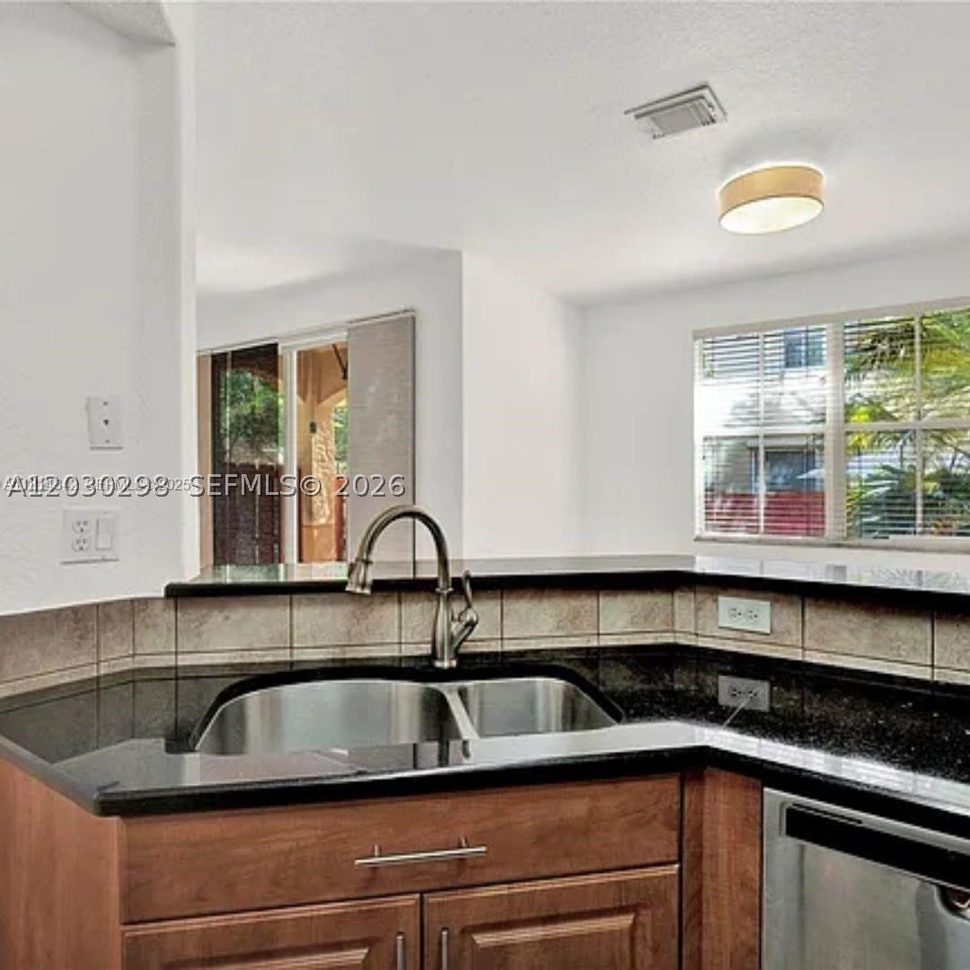 ISLAND AT DORAL 1ST ADDN - Residential Lease