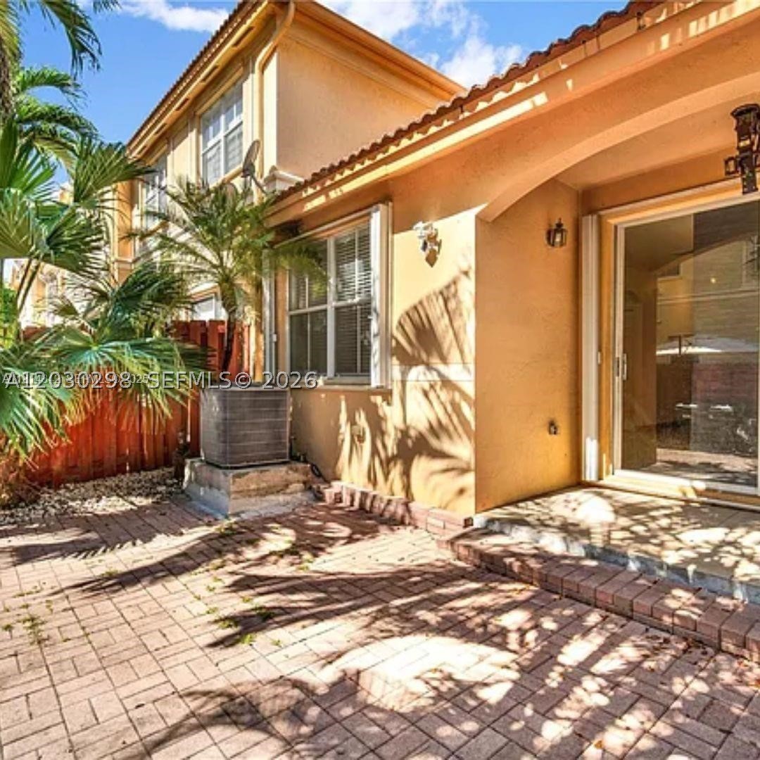 ISLAND AT DORAL 1ST ADDN - Residential Lease