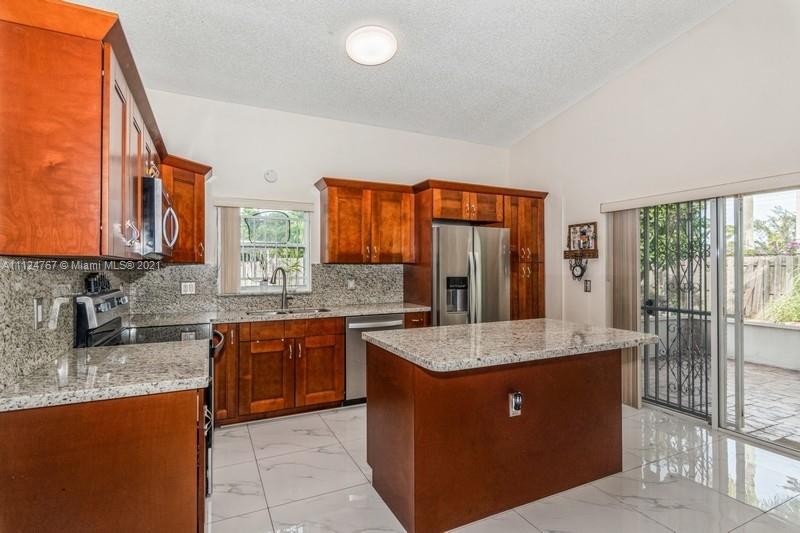 BISCAYNE POINT SOUTH - Residential