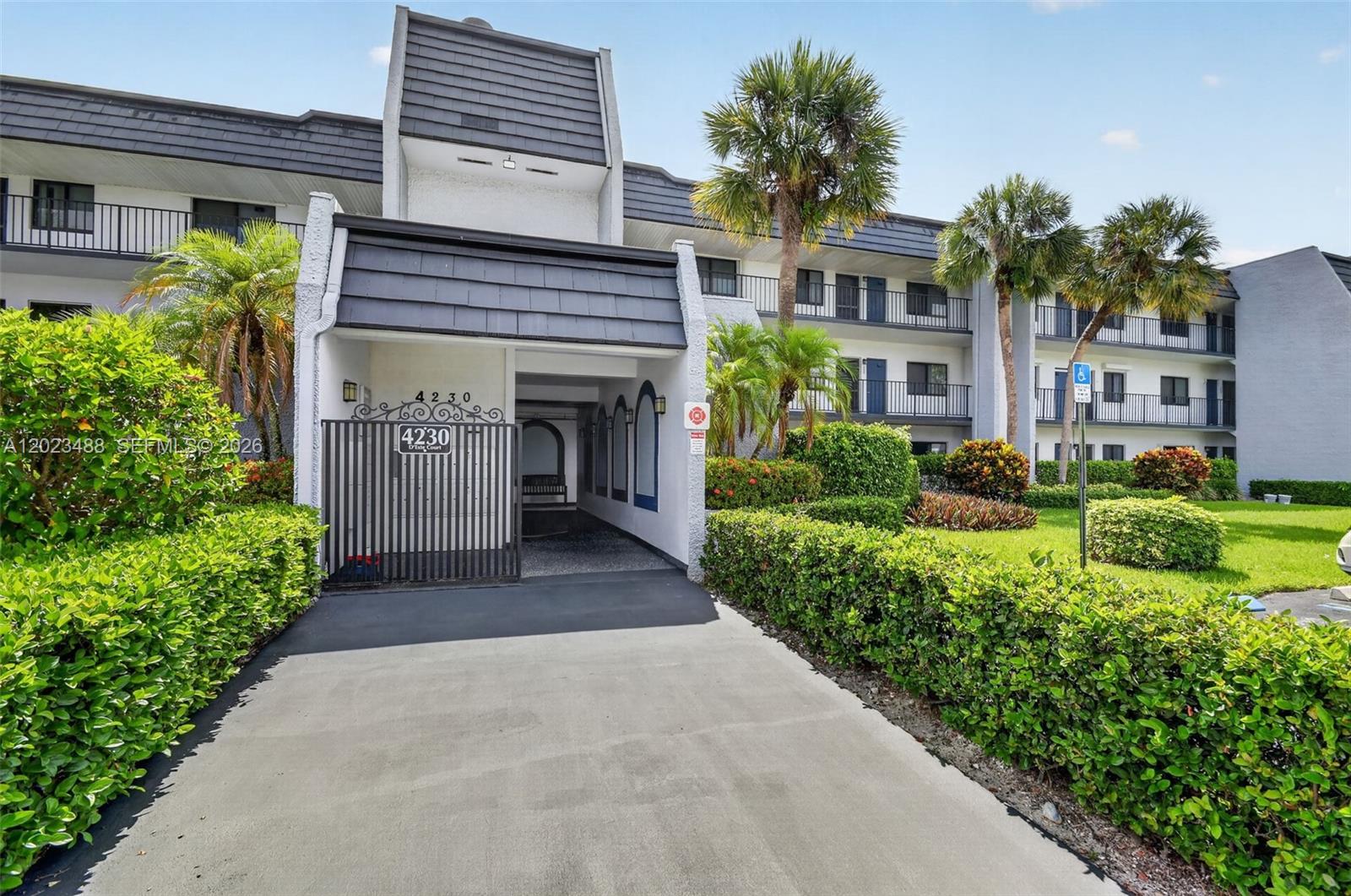 FOUNTAINS OF PALM BEACH C - Residential