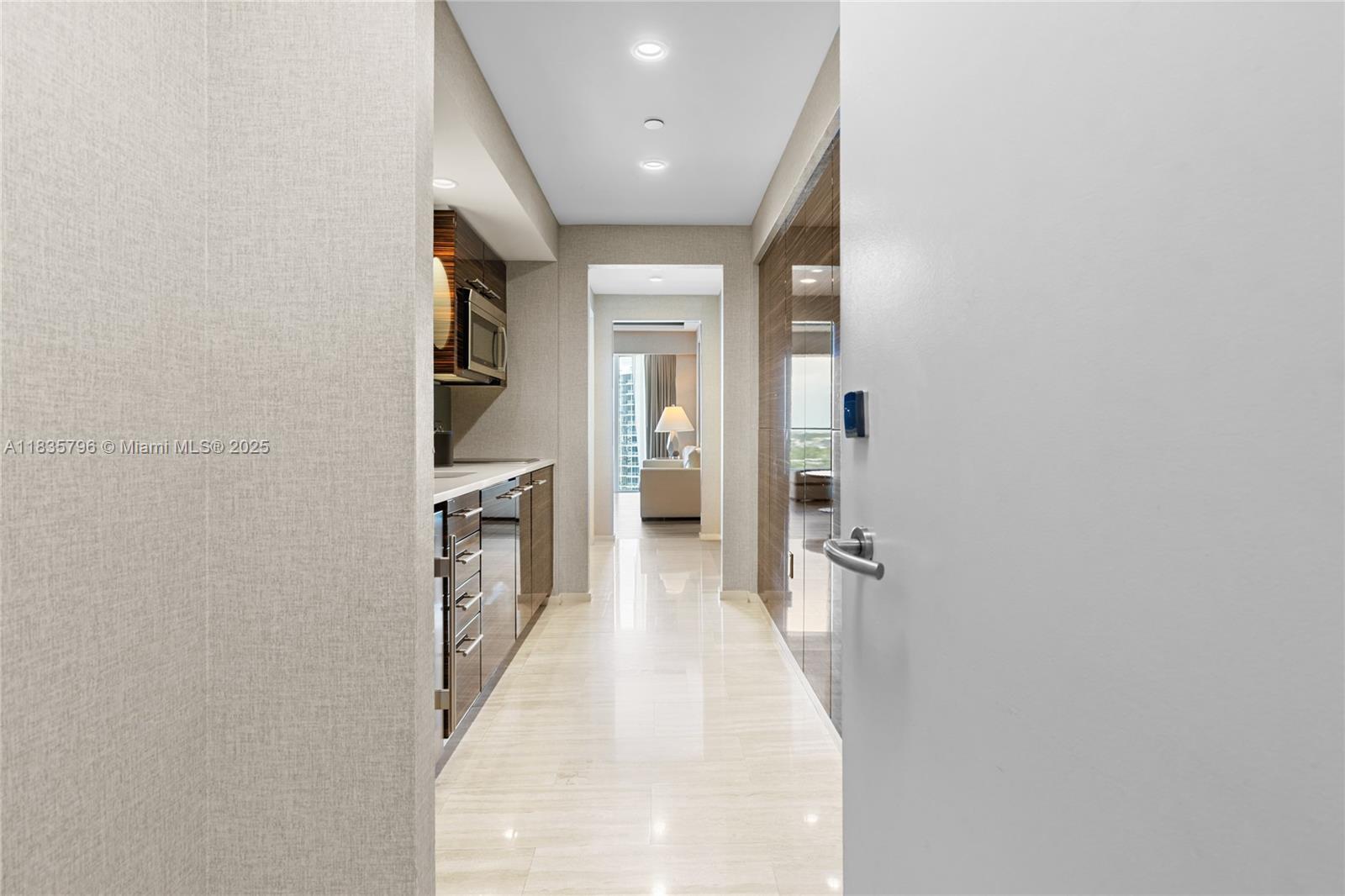 551 FLB CONDOMINIUM HOTEL - Residential