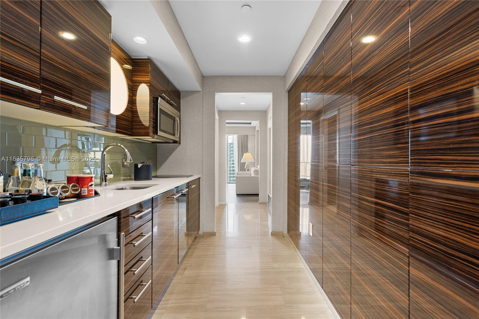 551 FLB CONDOMINIUM HOTEL - Residential