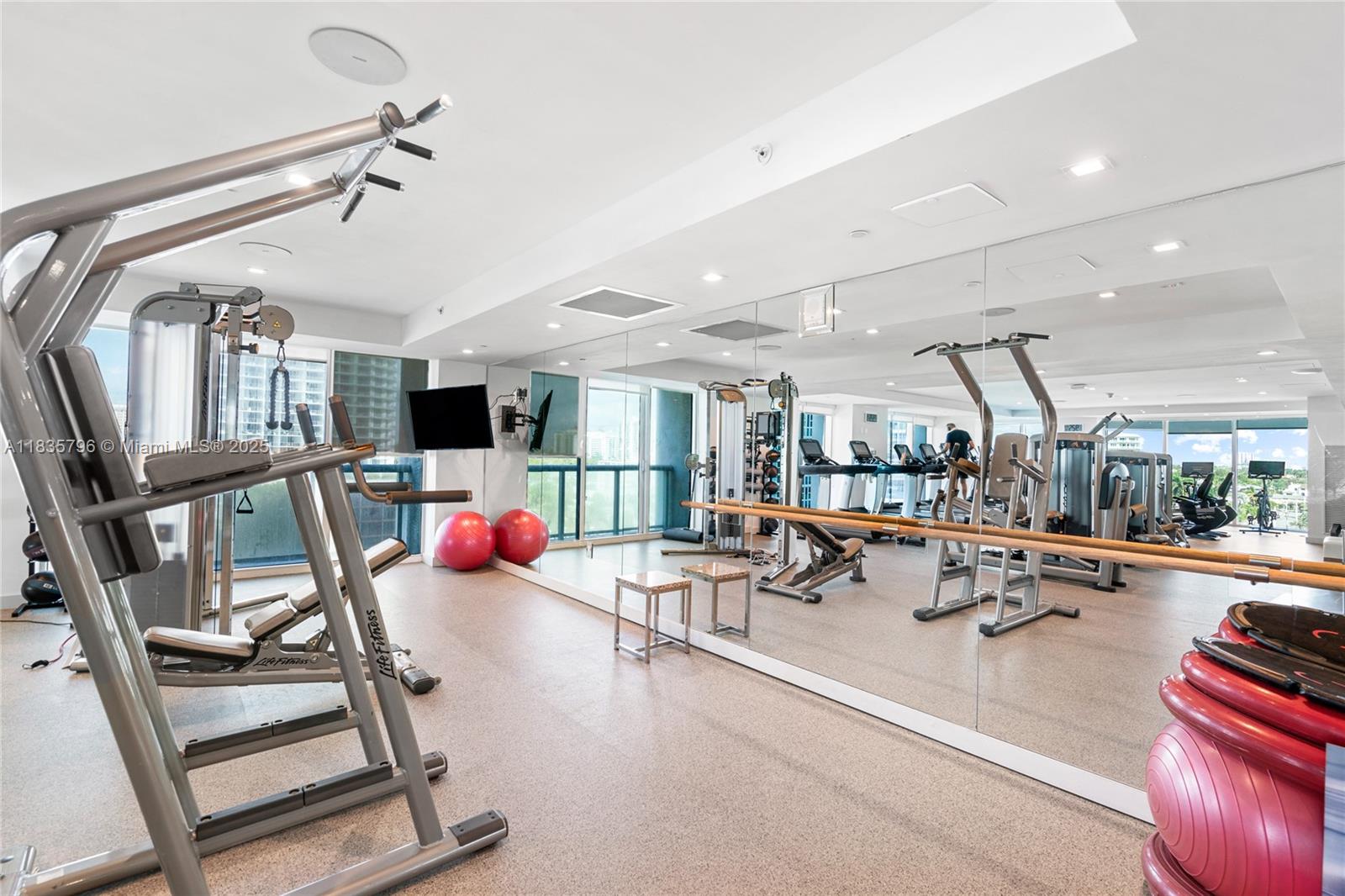 551 FLB CONDOMINIUM HOTEL - Residential