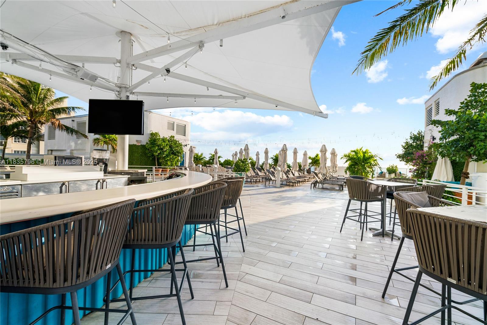 551 FLB CONDOMINIUM HOTEL - Residential