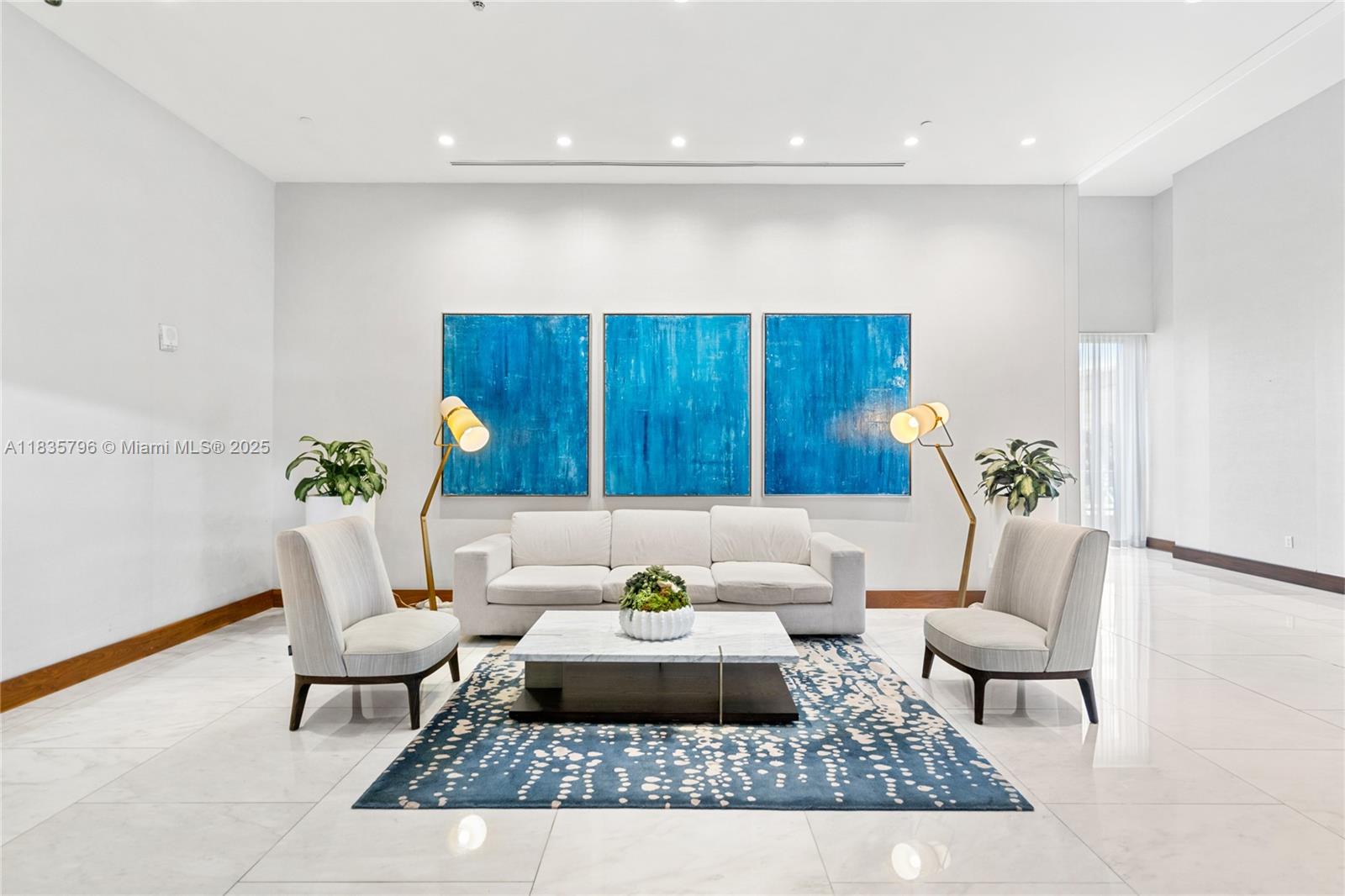 551 FLB CONDOMINIUM HOTEL - Residential