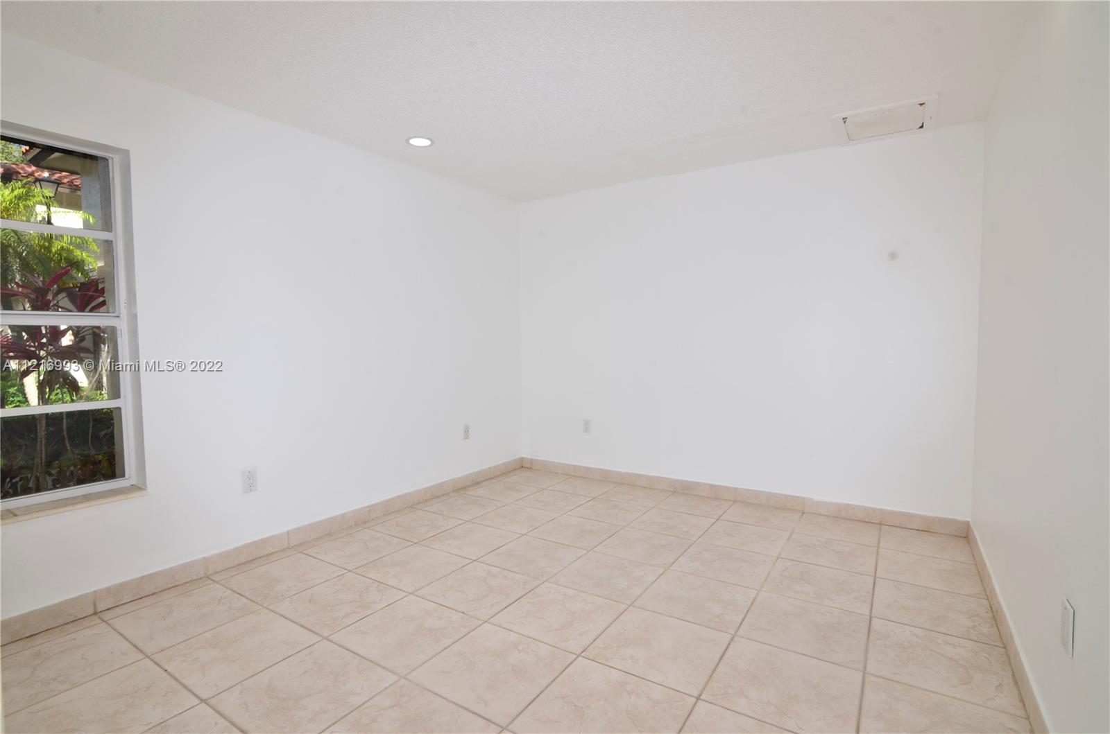 CROSSINGS VILG HOMES COND - Residential Lease