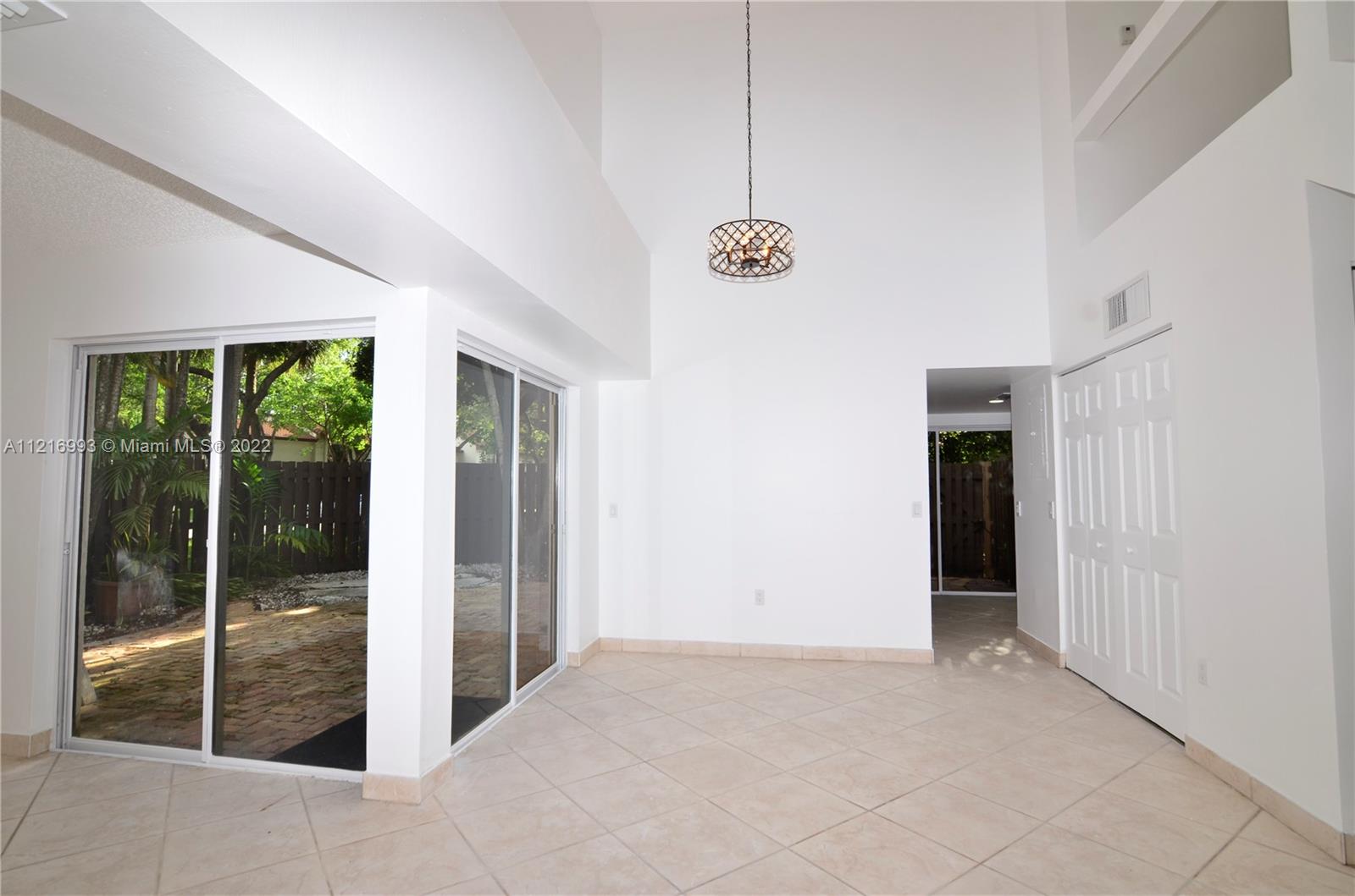 CROSSINGS VILG HOMES COND - Residential Lease